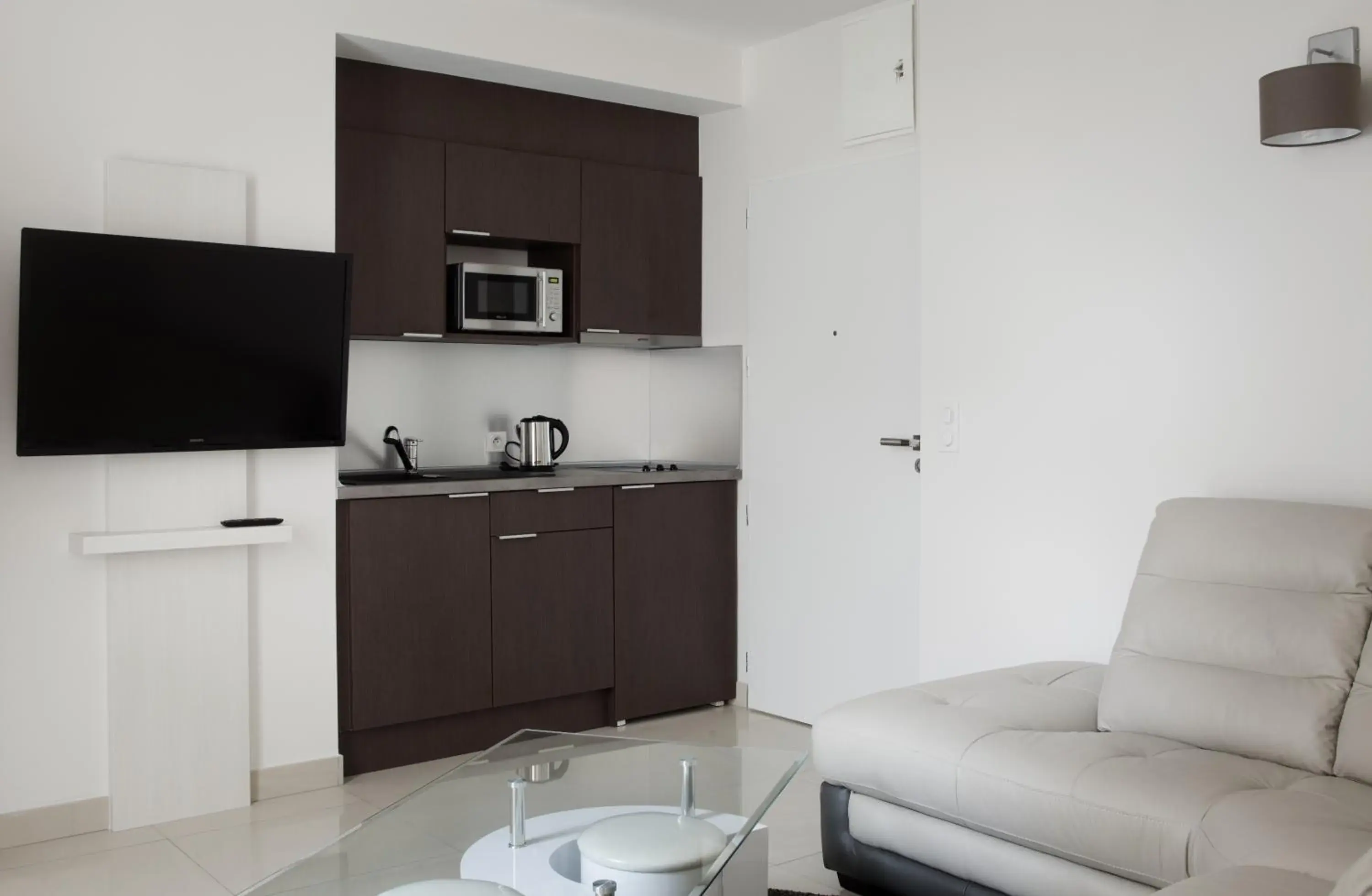 Two-Bedroom Apartment in Brit Hotel de Grignan Vichy Two-Bedroom Apartment in Brit Hotel de Grignan Vichy