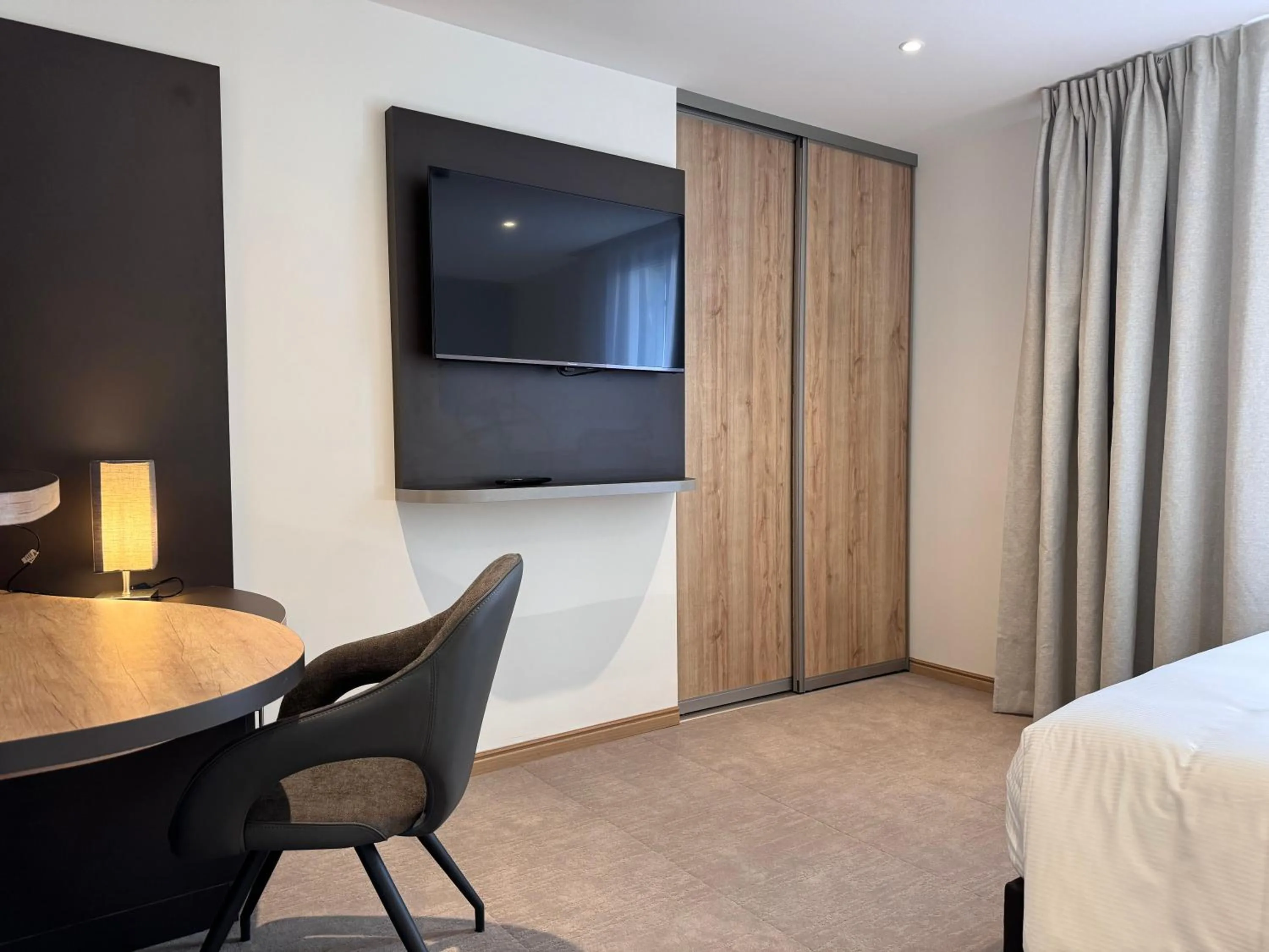 Bedroom, Bed in Brit Hotel de Grignan Vichy