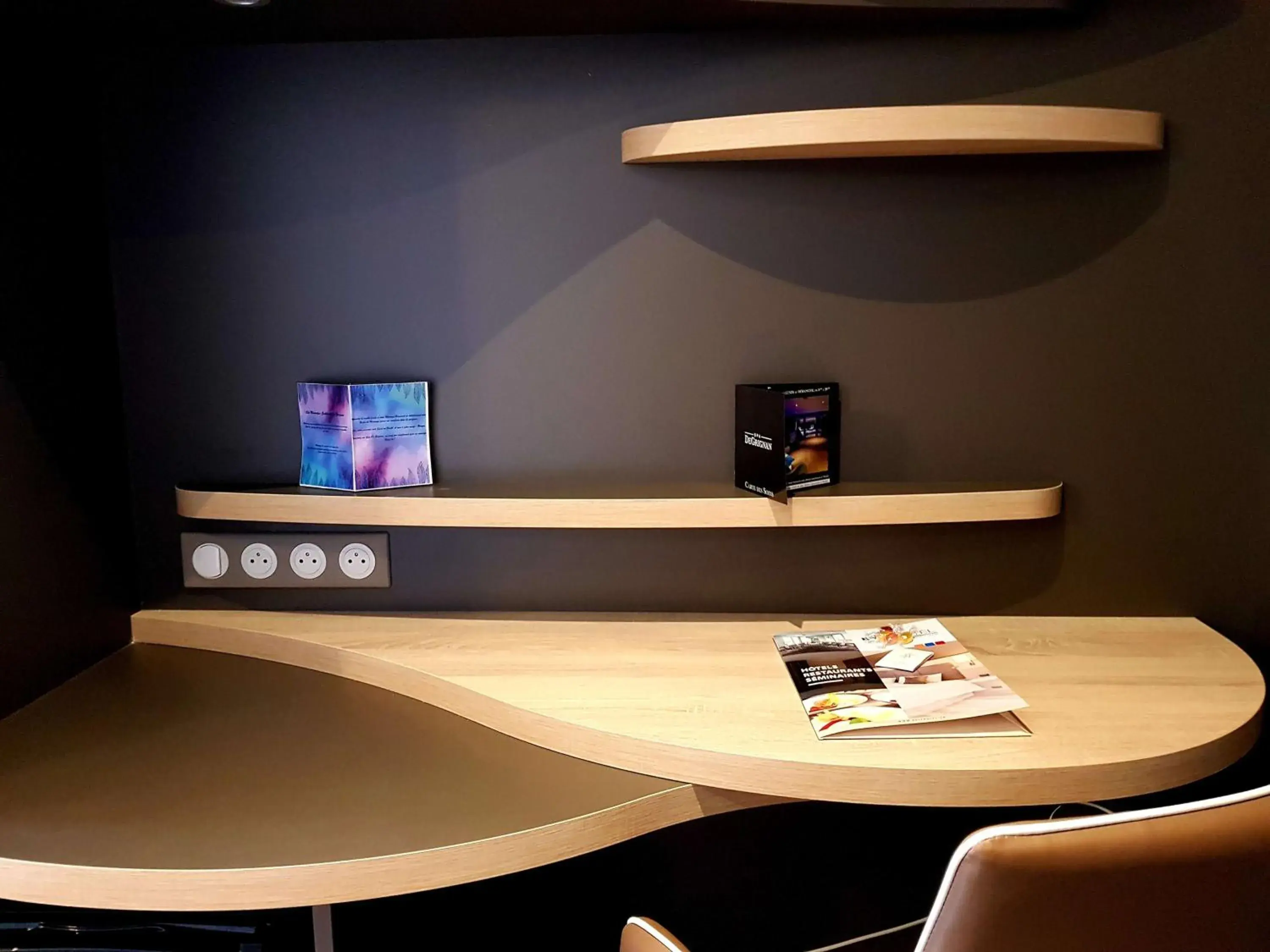 Deluxe Suite in Brit Hotel de Grignan Vichy Deluxe Suite in Brit Hotel de Grignan Vichy