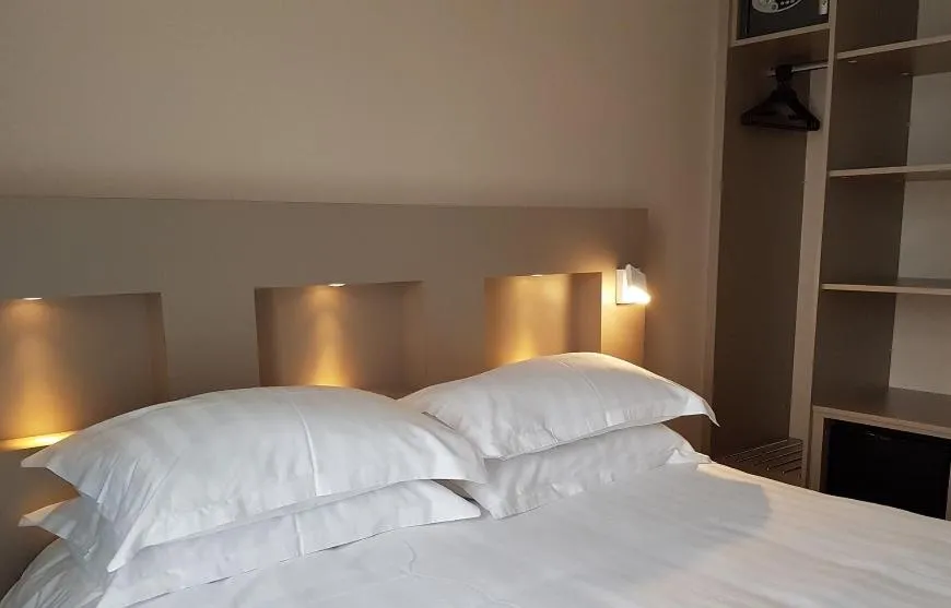 Bedroom, Bed in Brit Hotel de Grignan Vichy