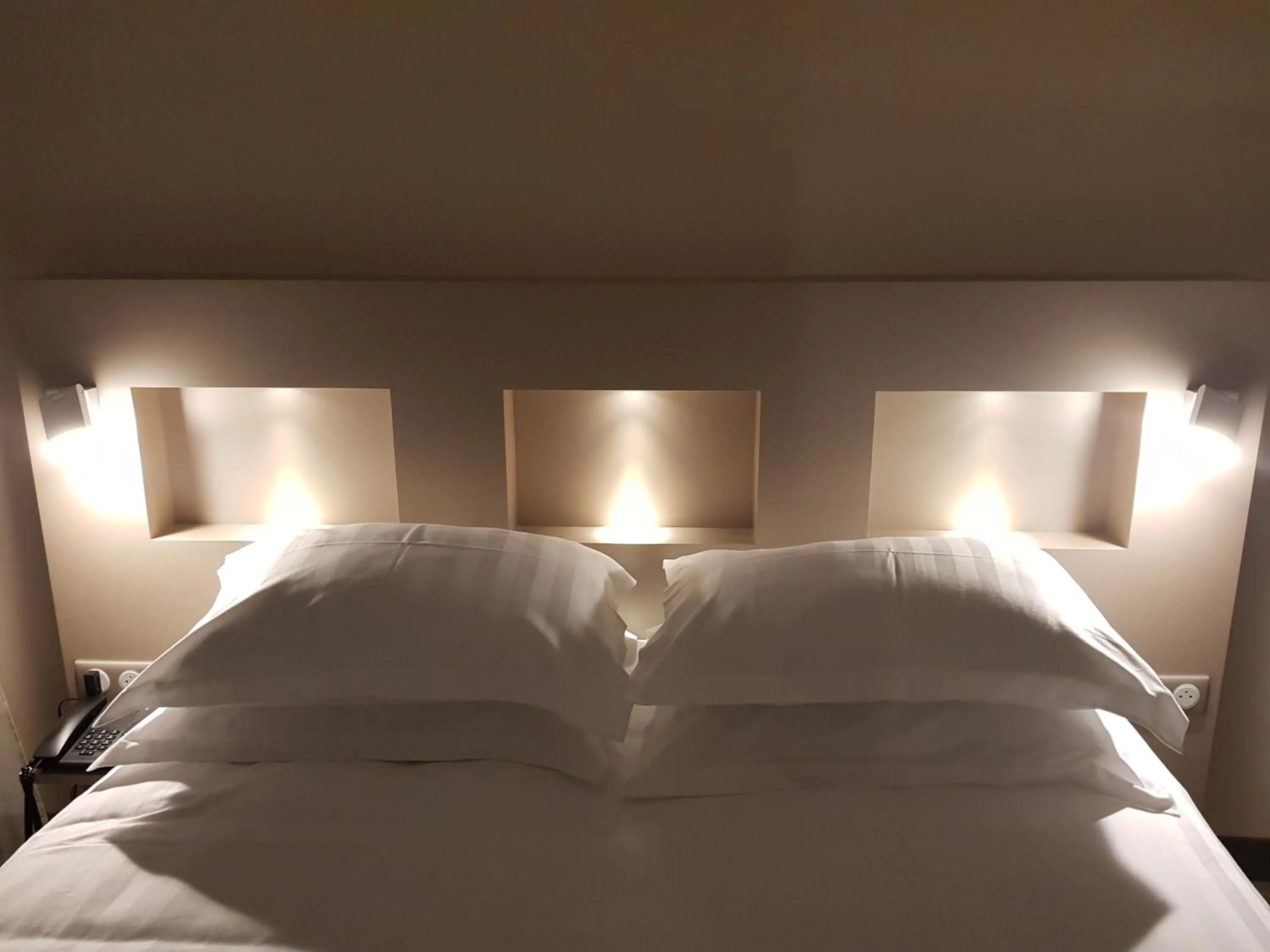 Bedroom, Bed in Brit Hotel de Grignan Vichy