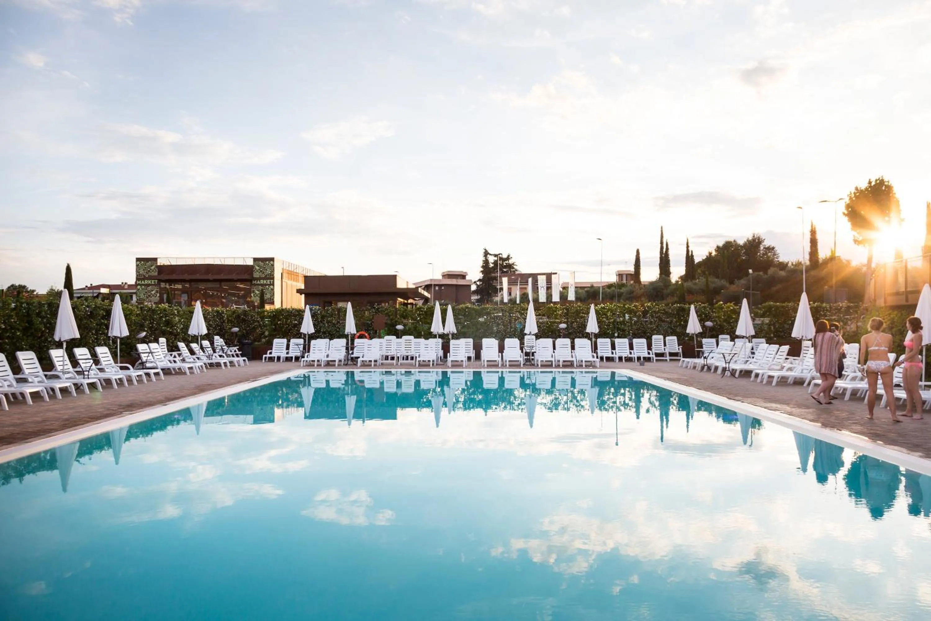 Swimming pool in hu Firenze Camping in Town