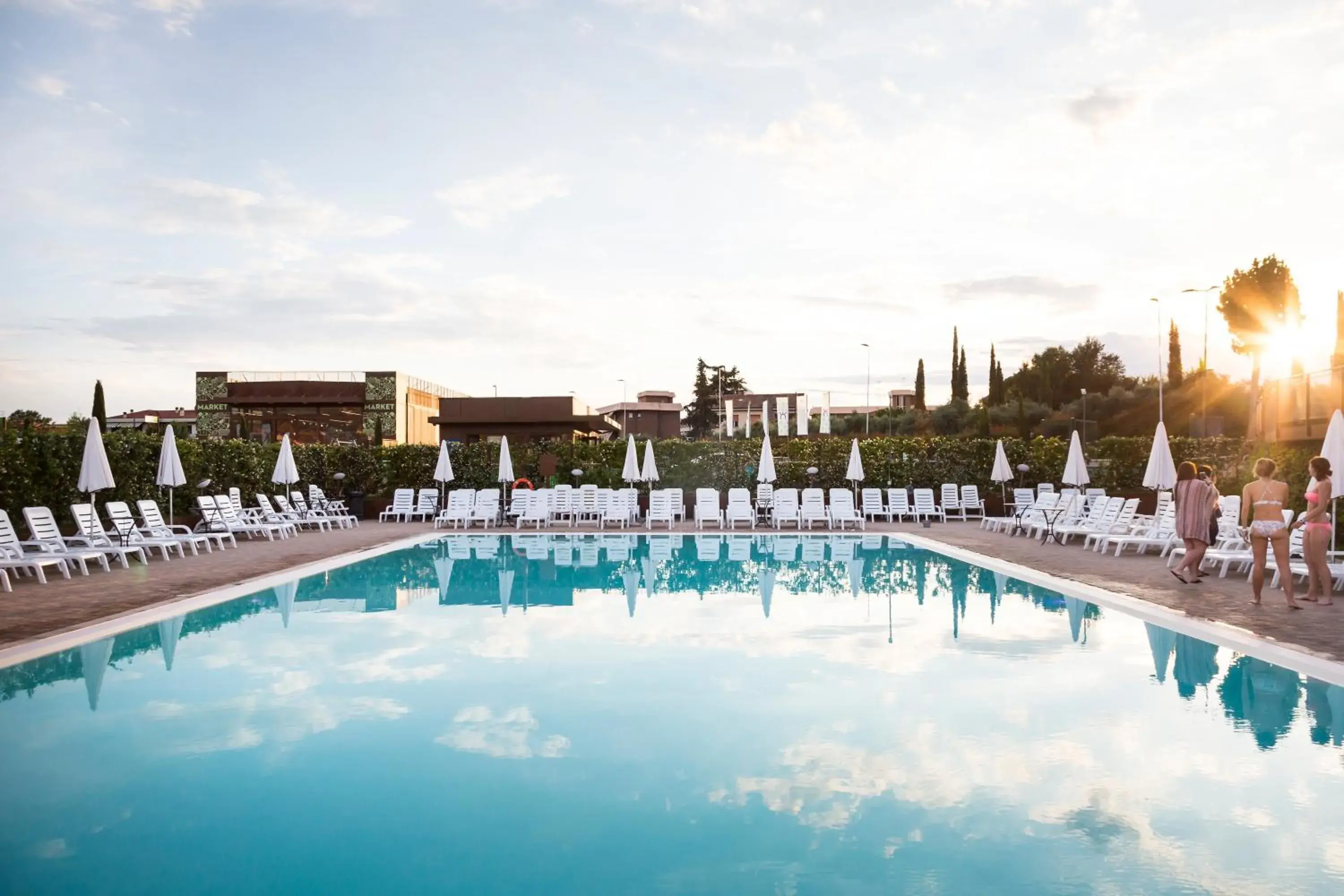 Swimming pool in hu Firenze Camping in Town Swimming pool in hu Firenze Camping in Town