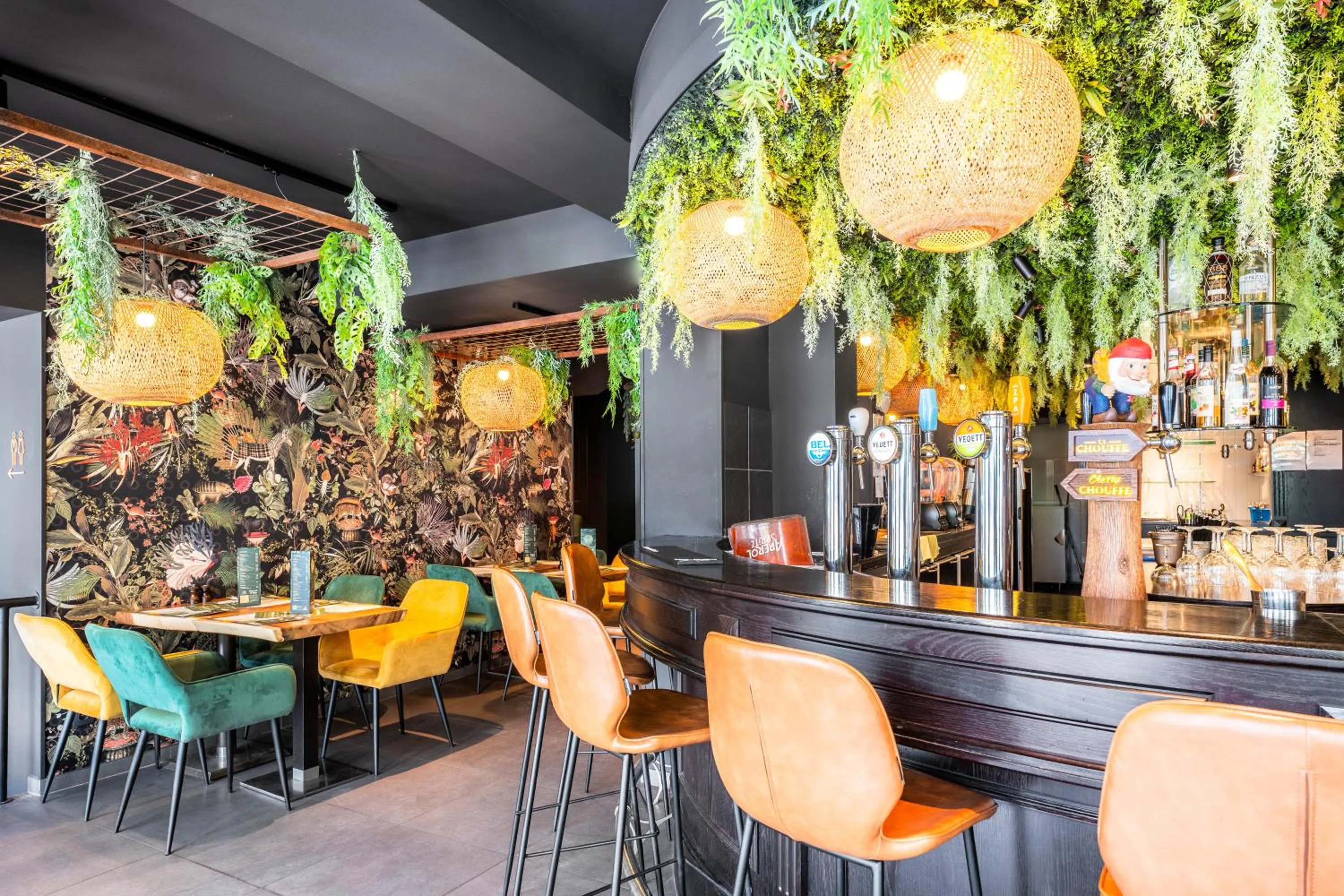 Restaurant/places to eat in Marivaux Hotel