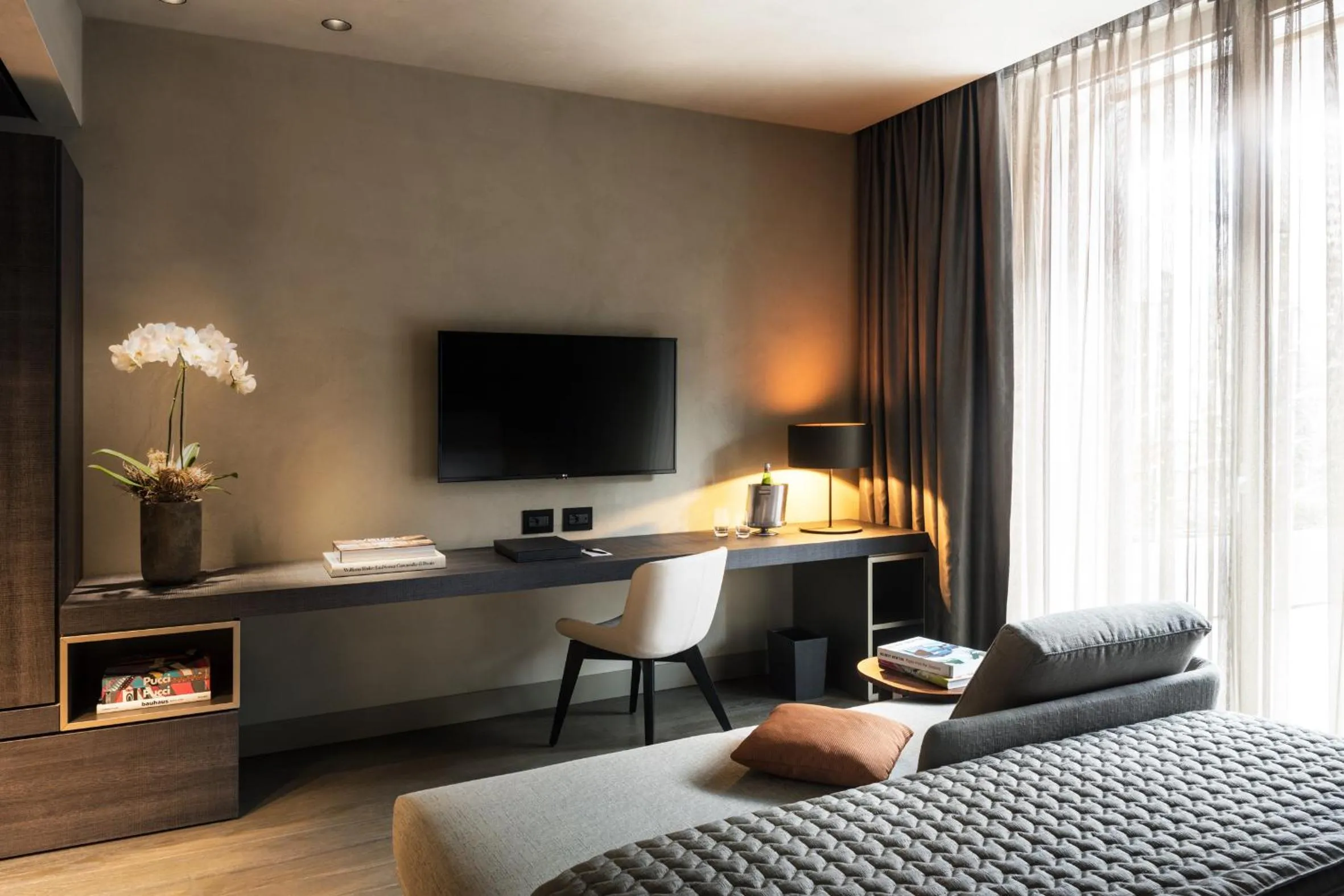 TV and multimedia, Bed in Hotel VIU Milan, a Member of Design Hotels