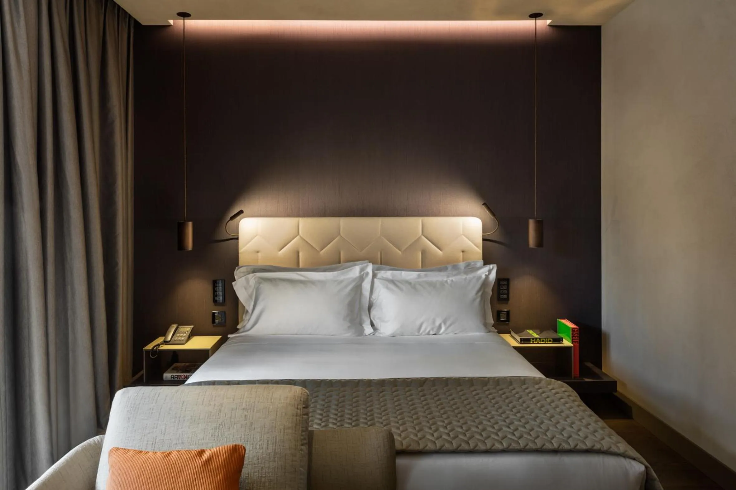 Bed in Hotel VIU Milan, a Member of Design Hotels