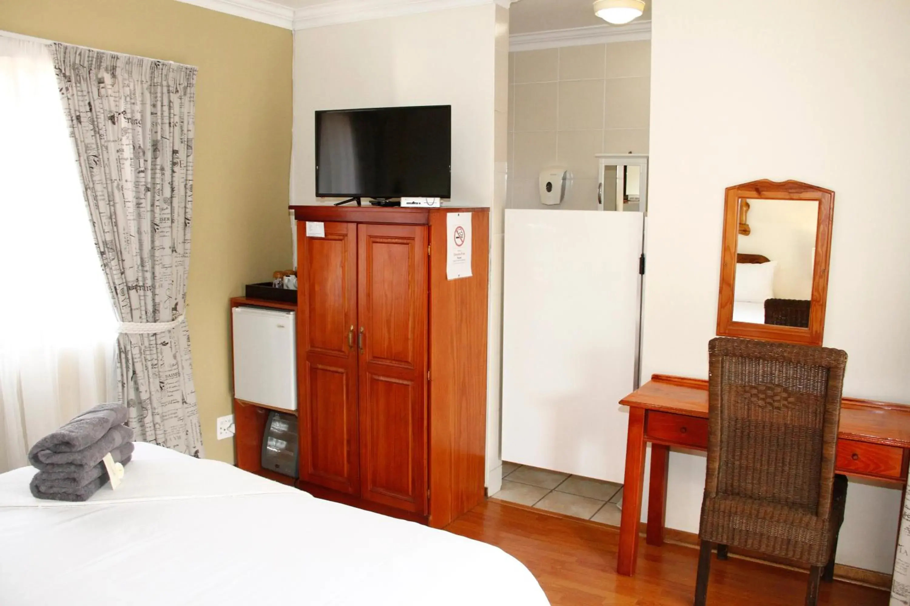 Standard Queen Room in Kalahari Guest House Standard Queen Room in Kalahari Guest House