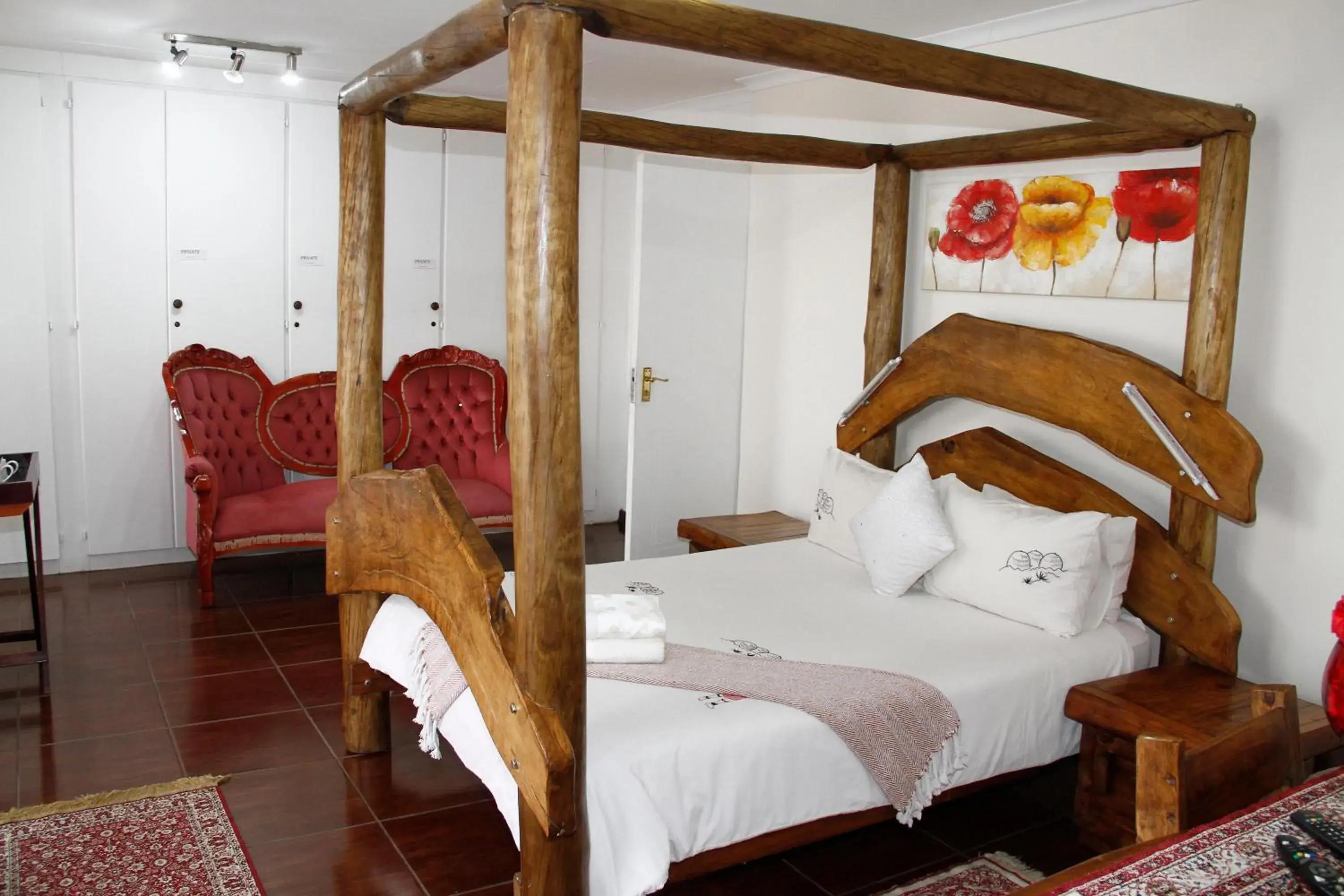 Deluxe Double Room with Bath in Kalahari Guest House Deluxe Double Room with Bath in Kalahari Guest House