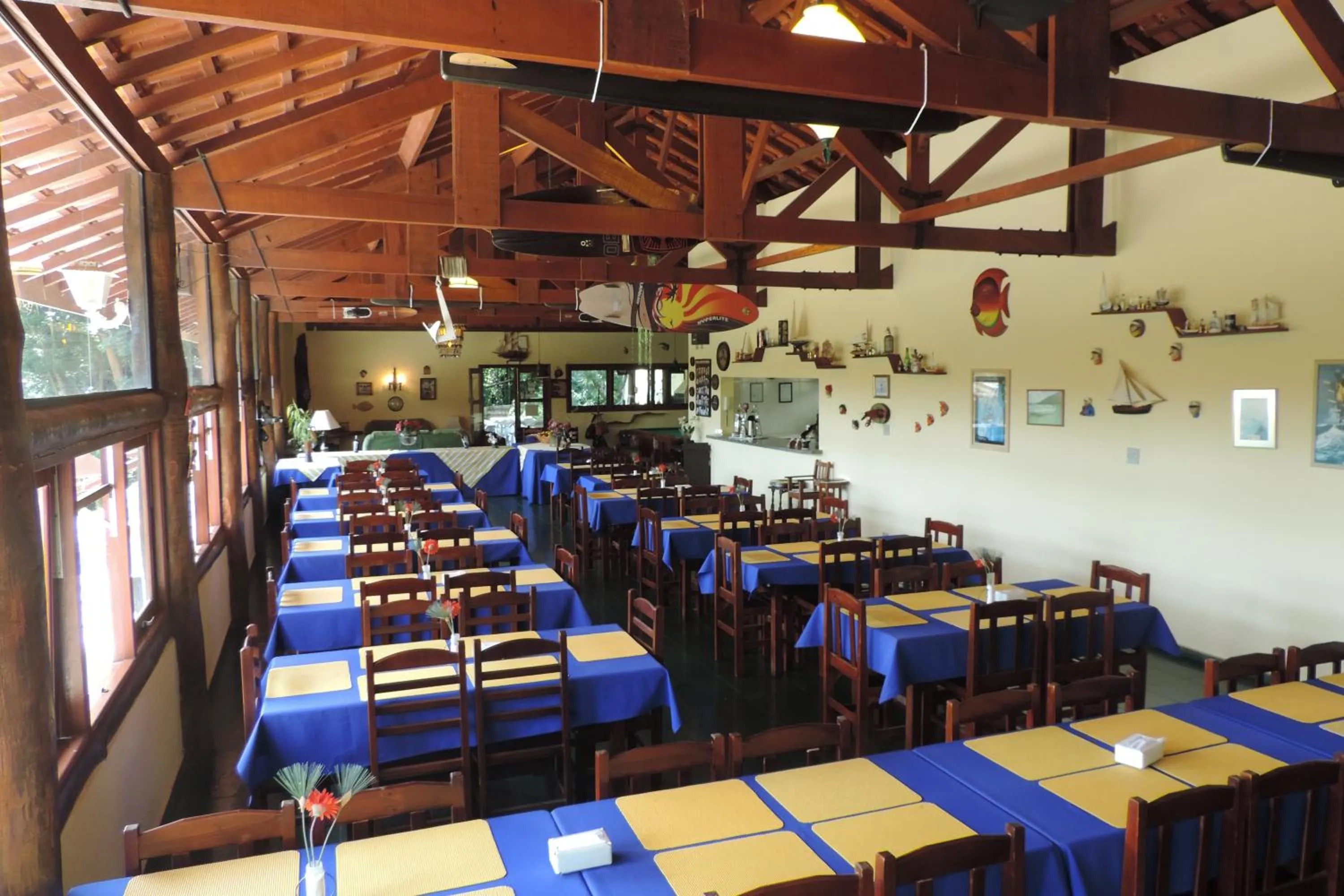 Restaurant/places to eat in Pousada e Marina Pier 44