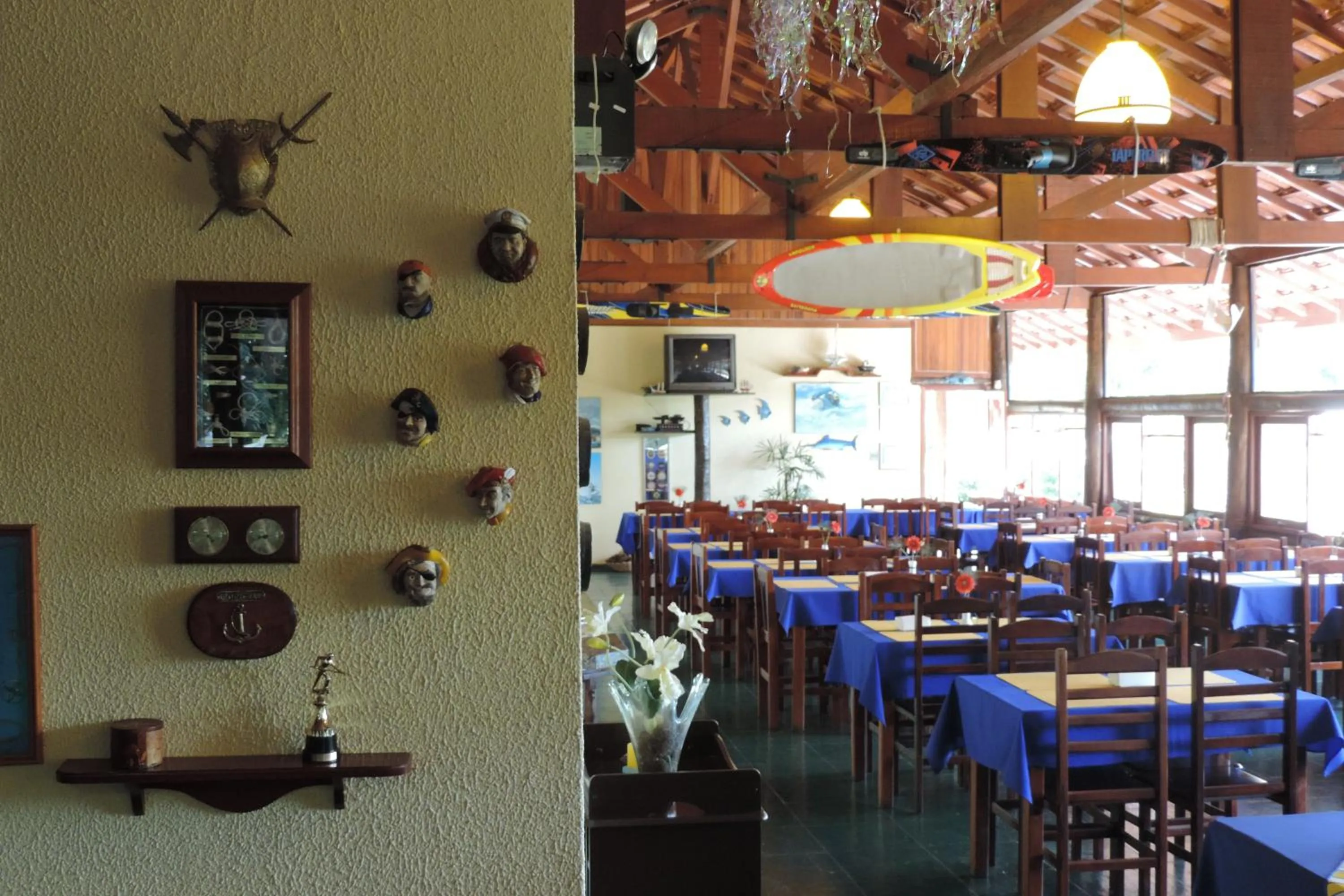Restaurant/places to eat in Pousada e Marina Pier 44
