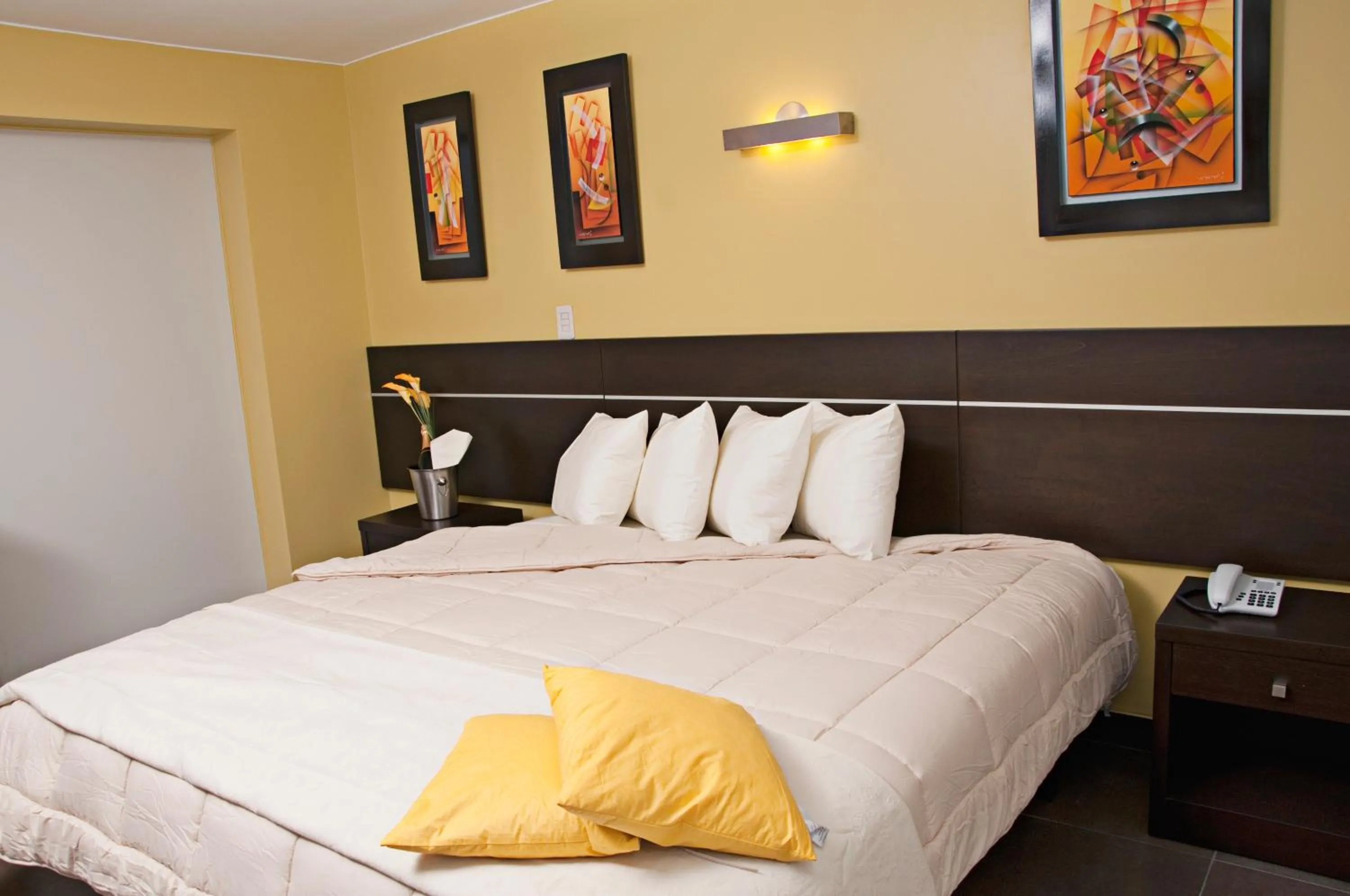 Bed in Flamante Hotel & Suite