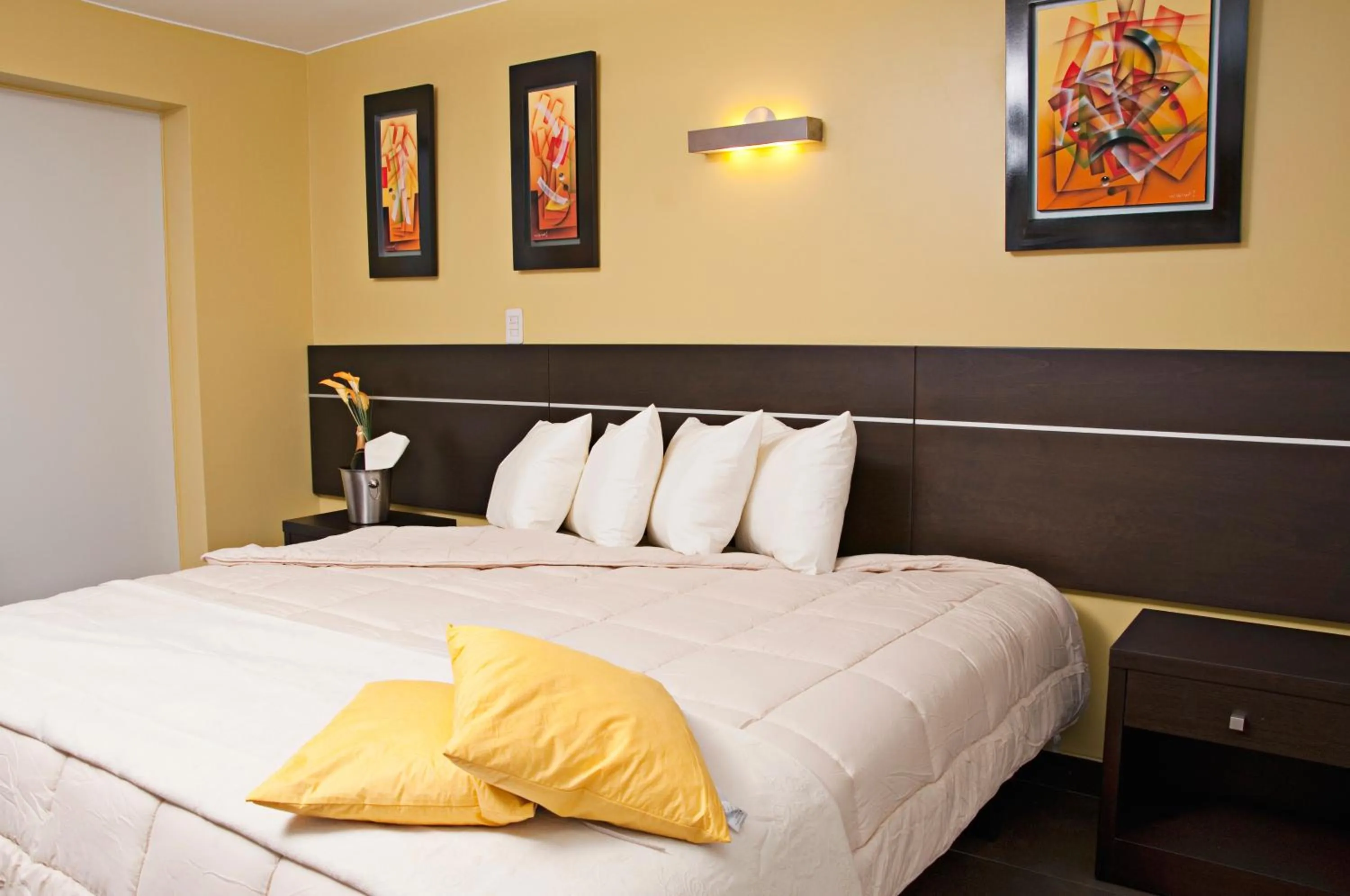 Bed in Flamante Hotel & Suite