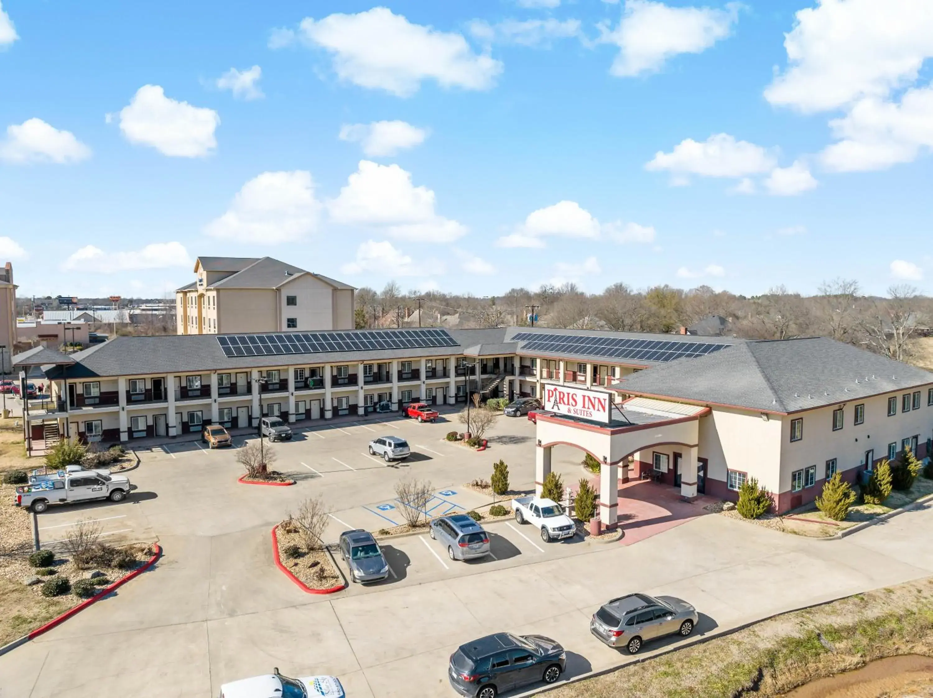 Property building in Paris Inn & Suites Property building in Paris Inn & Suites