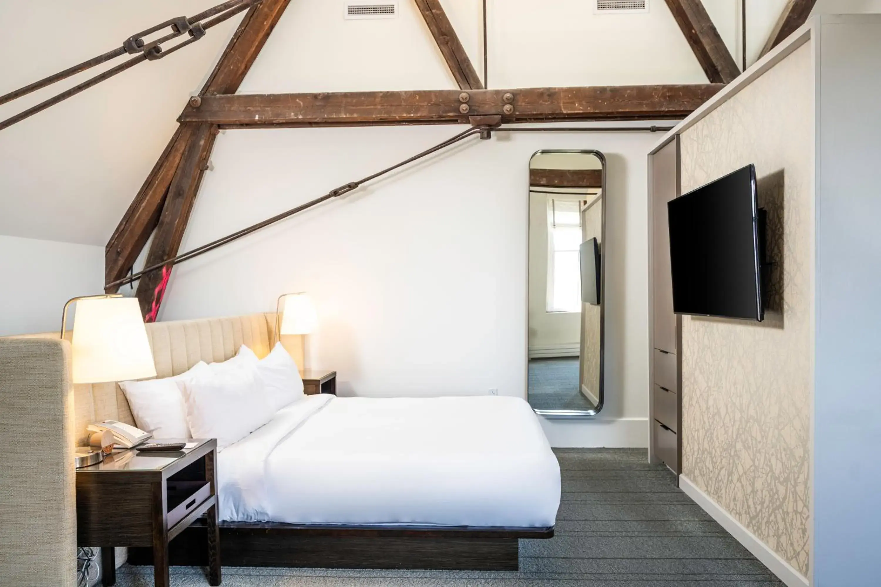 Bed in The Richardson Hotel Bed in The Richardson Hotel