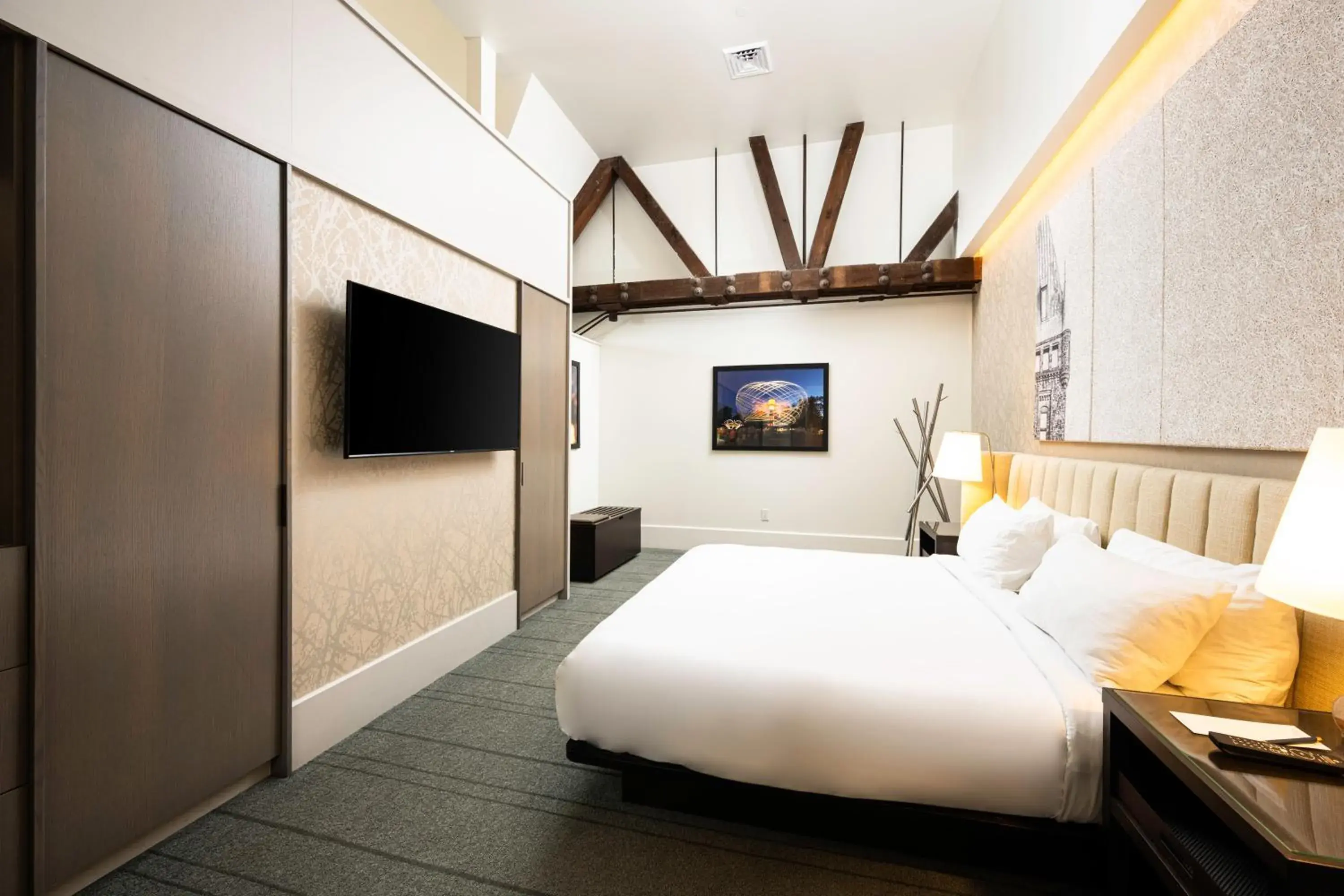 Bed in The Richardson Hotel Bed in The Richardson Hotel