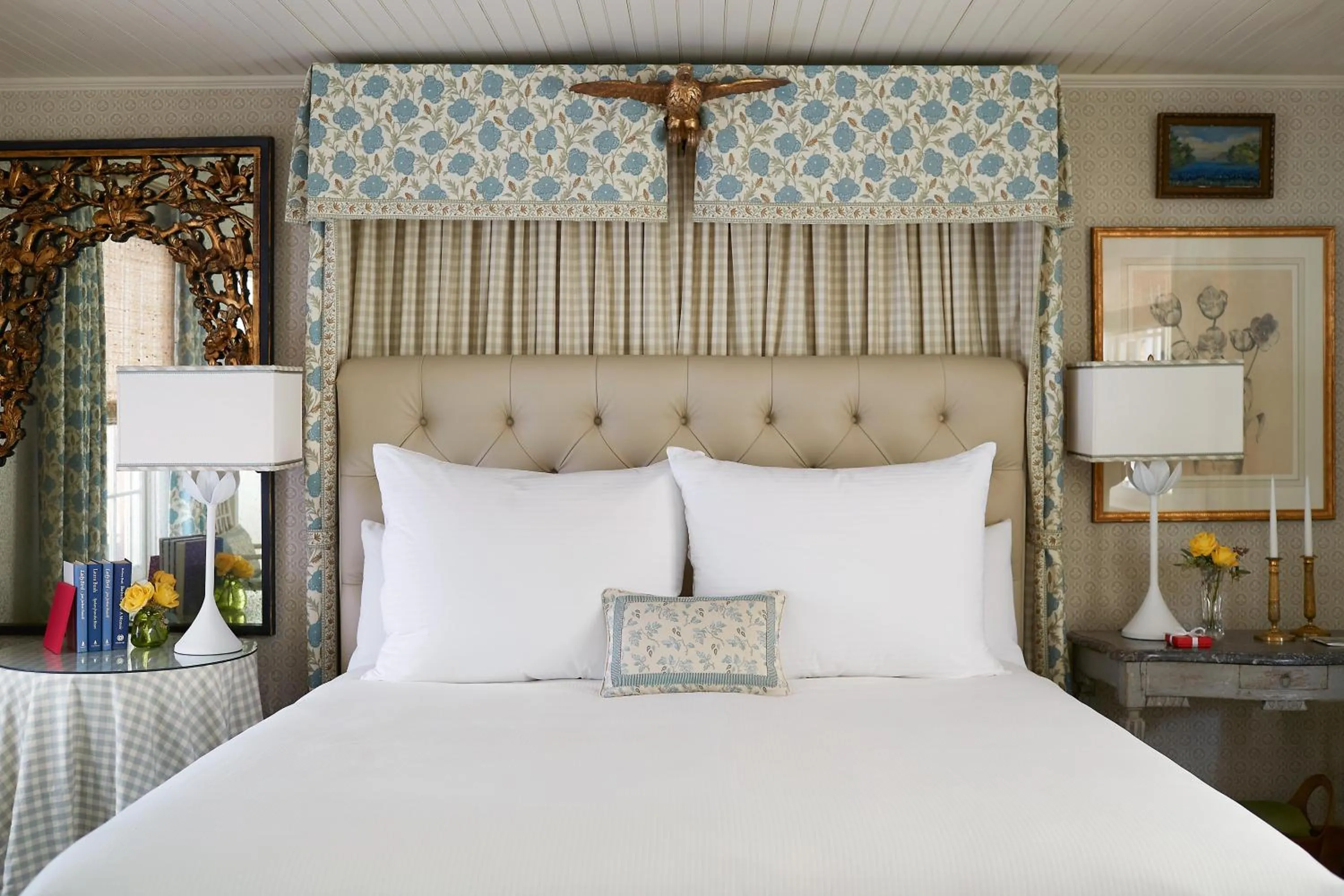 Photo of the whole room, Bed in Lake Austin Spa Resort - All Inclusive