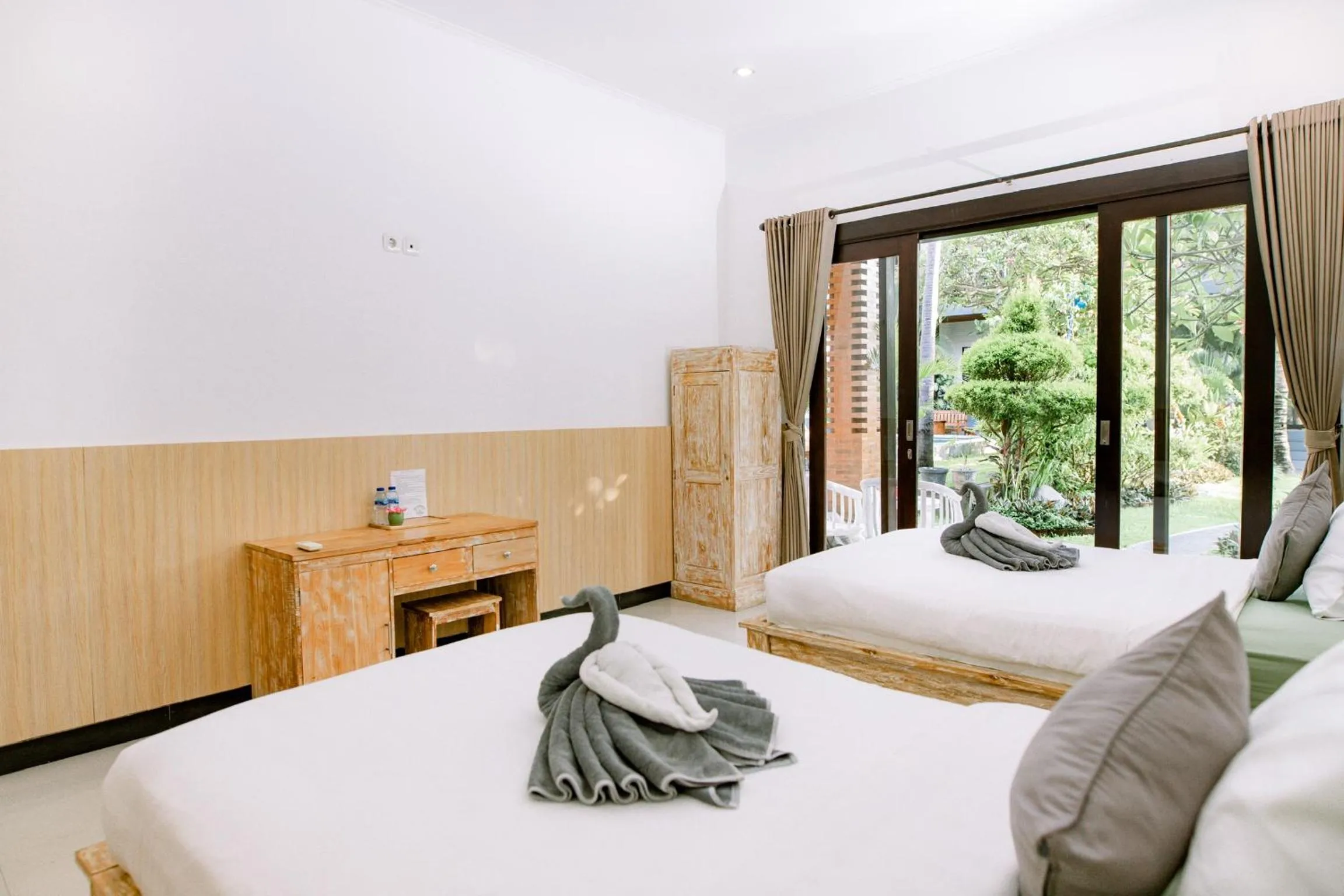 Bed in Lemon Guest House