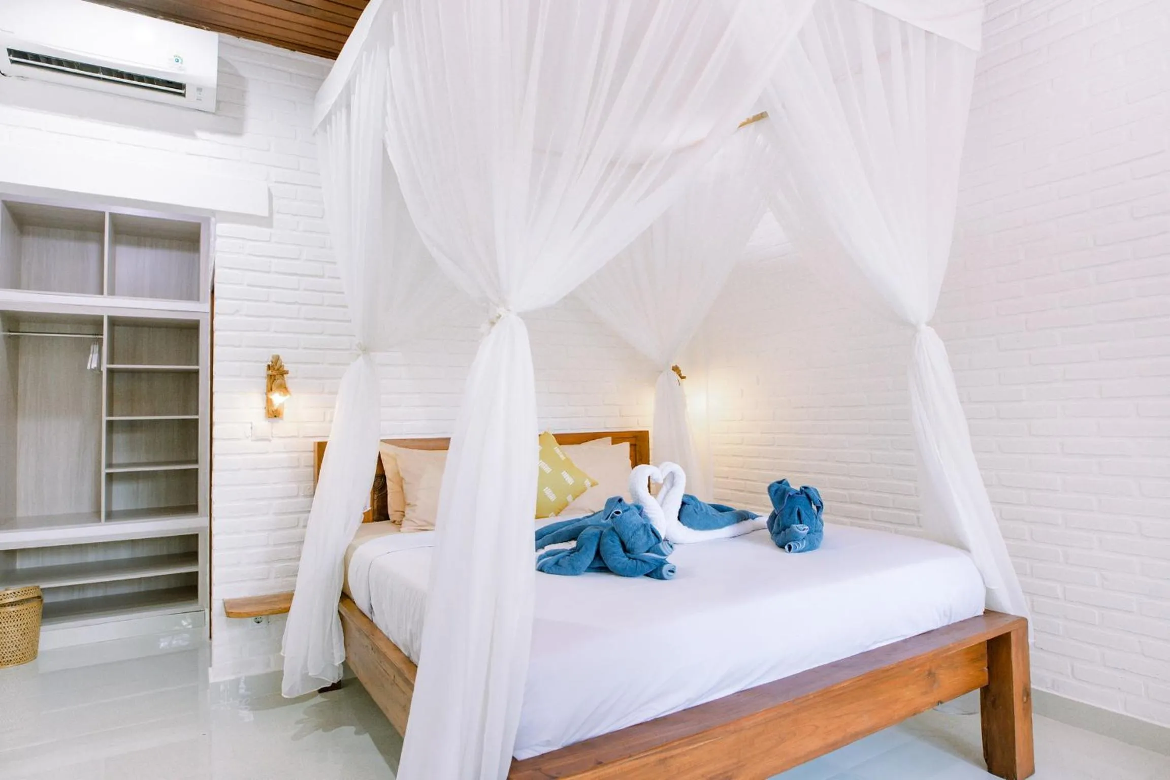 Bed in Lemon Guest House