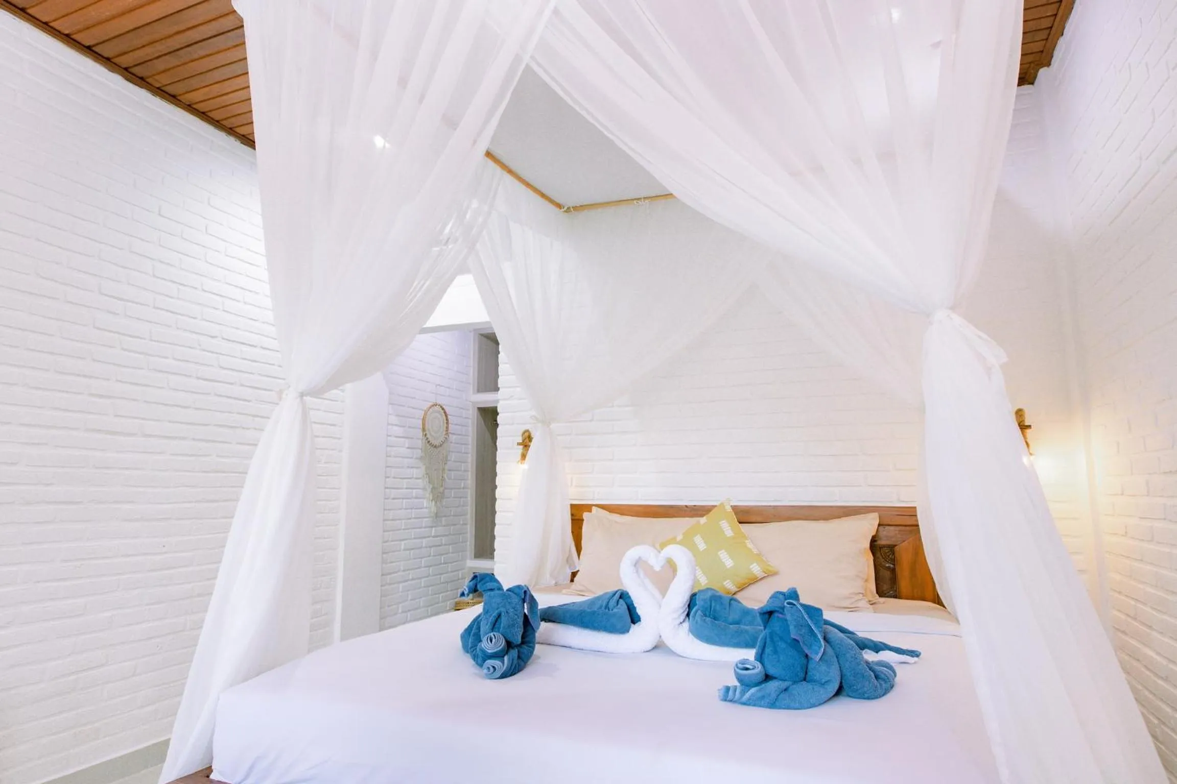 Bed in Lemon Guest House