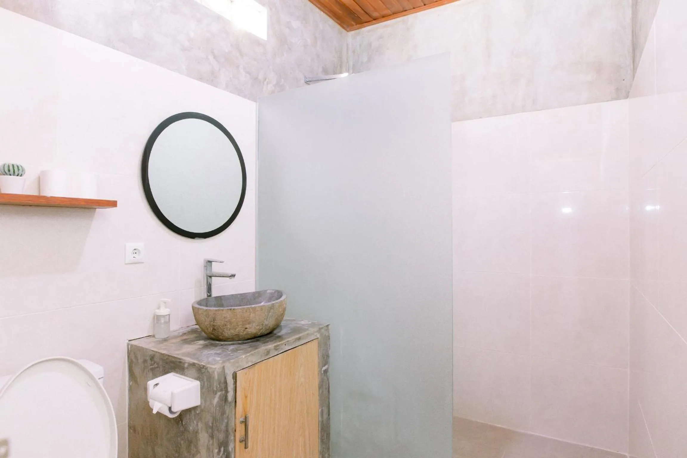 Bathroom in Lemon Guest House