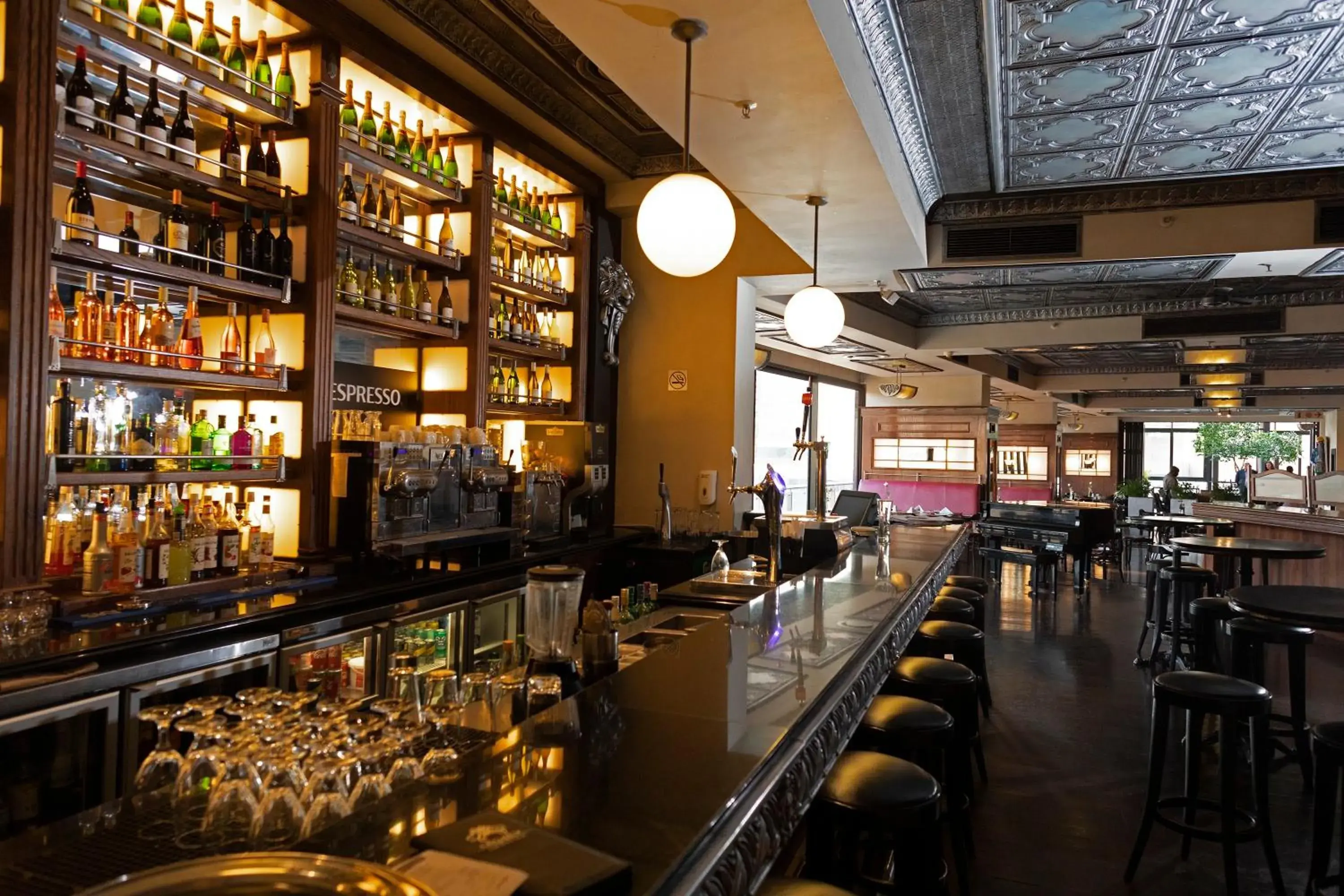 Restaurant/places to eat in DAVINCI Suites Restaurant/places to eat in DAVINCI Suites