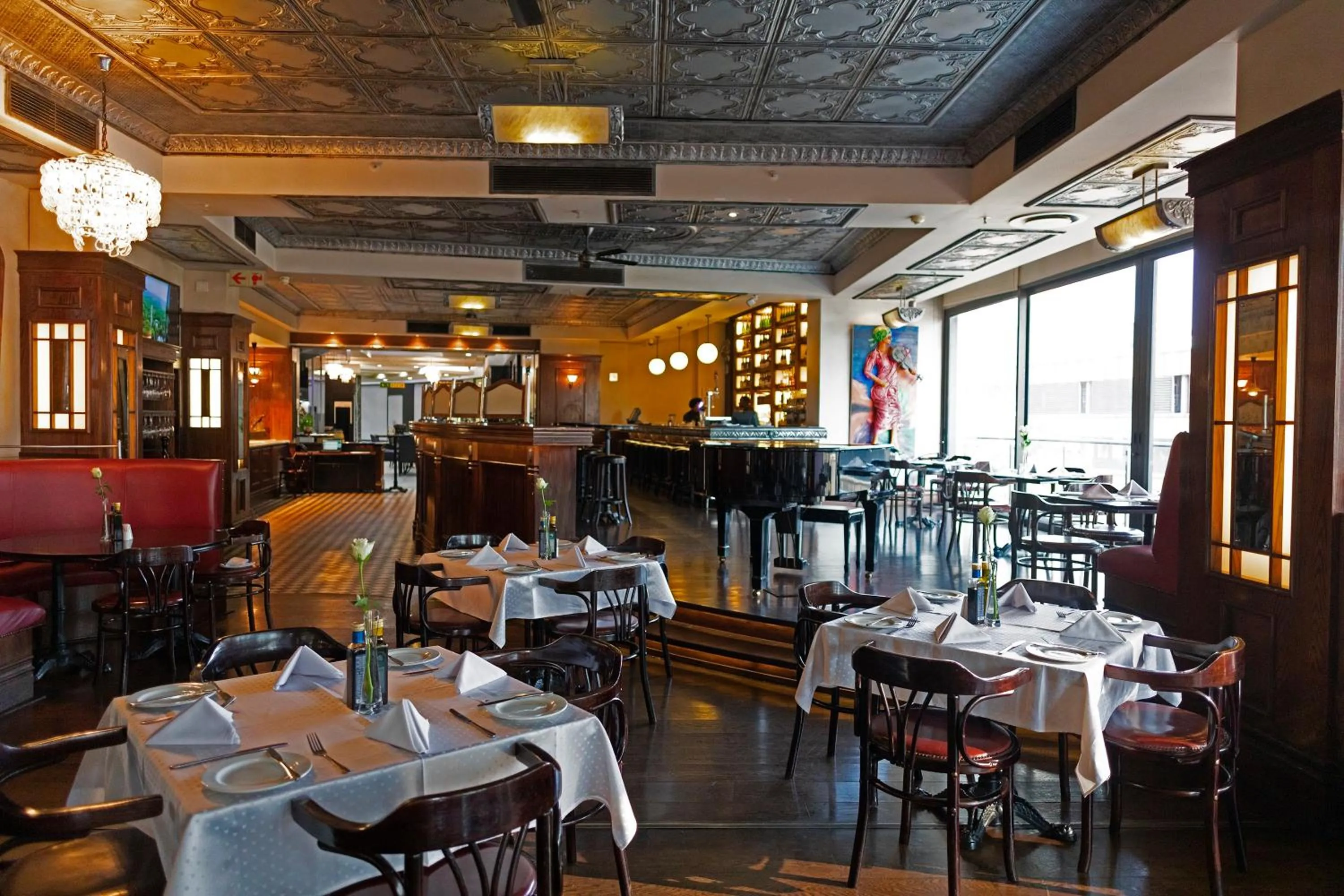 Restaurant/places to eat in DAVINCI Suites