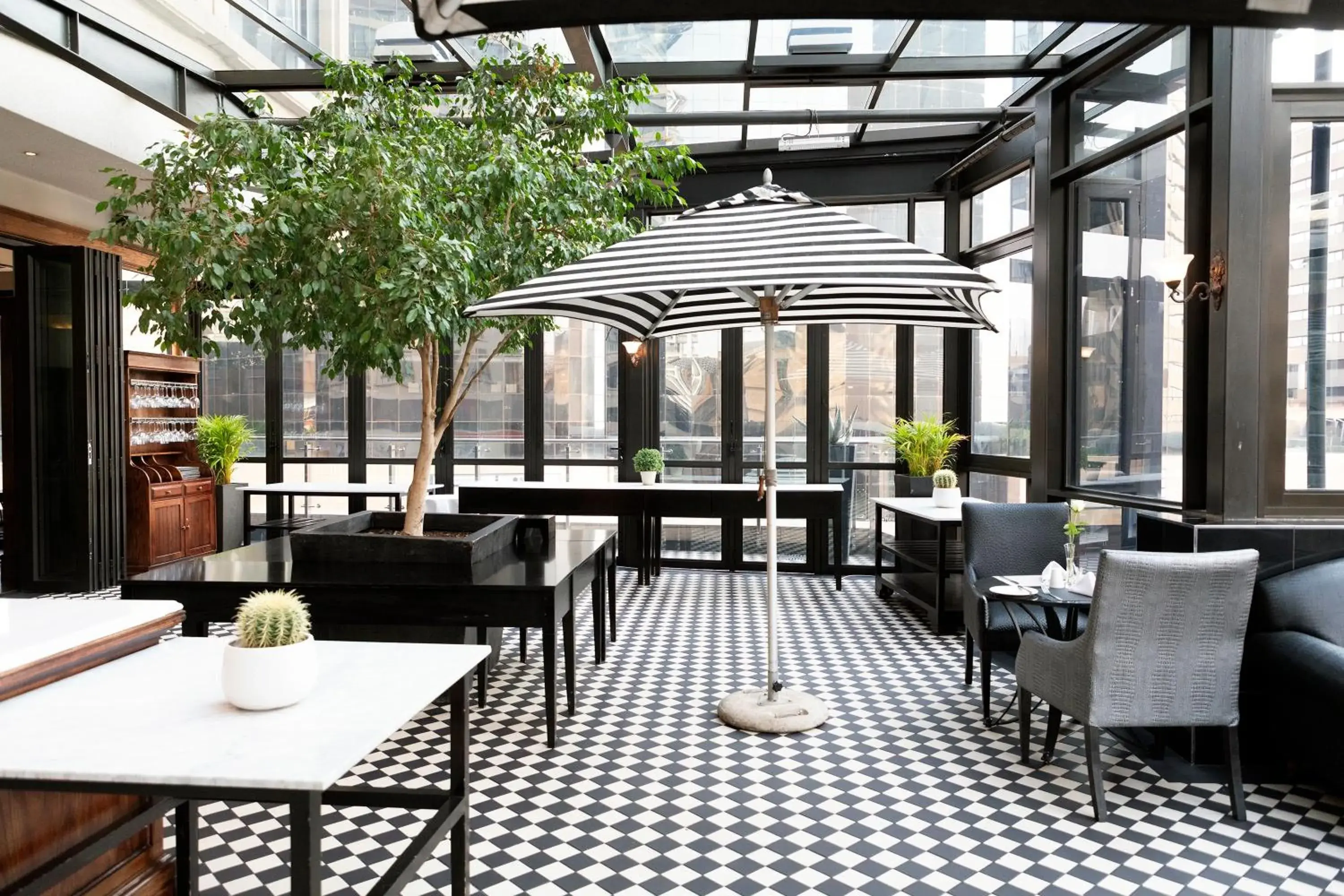 Restaurant/places to eat in DAVINCI Suites Restaurant/places to eat in DAVINCI Suites