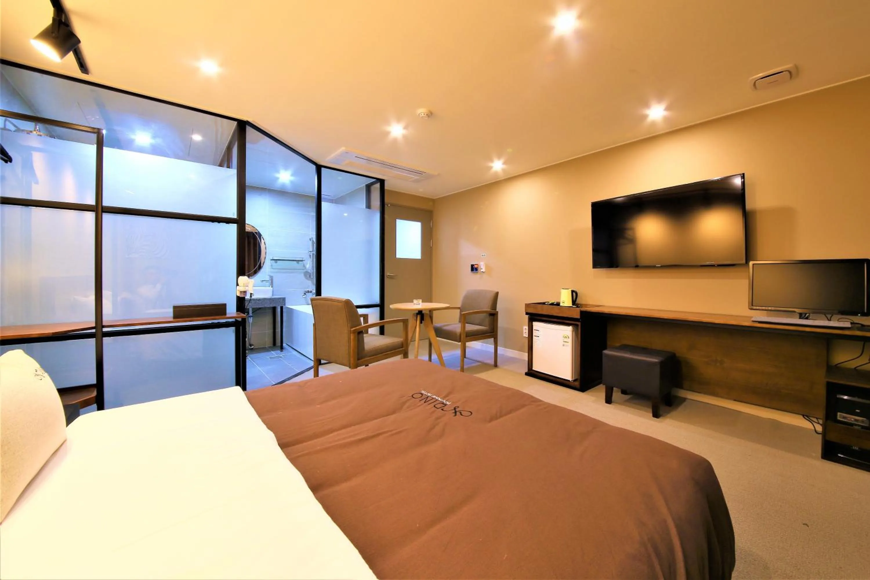 TV and multimedia, Bed in Busan Station Dino Hotel