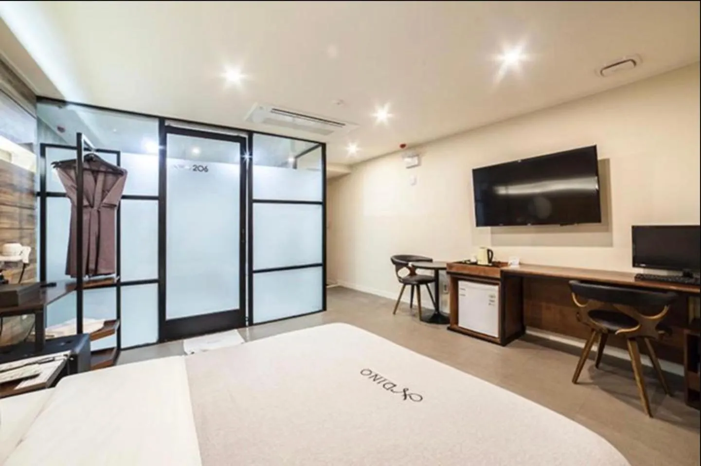 Photo of the whole room, Bed in Busan Station Dino Hotel