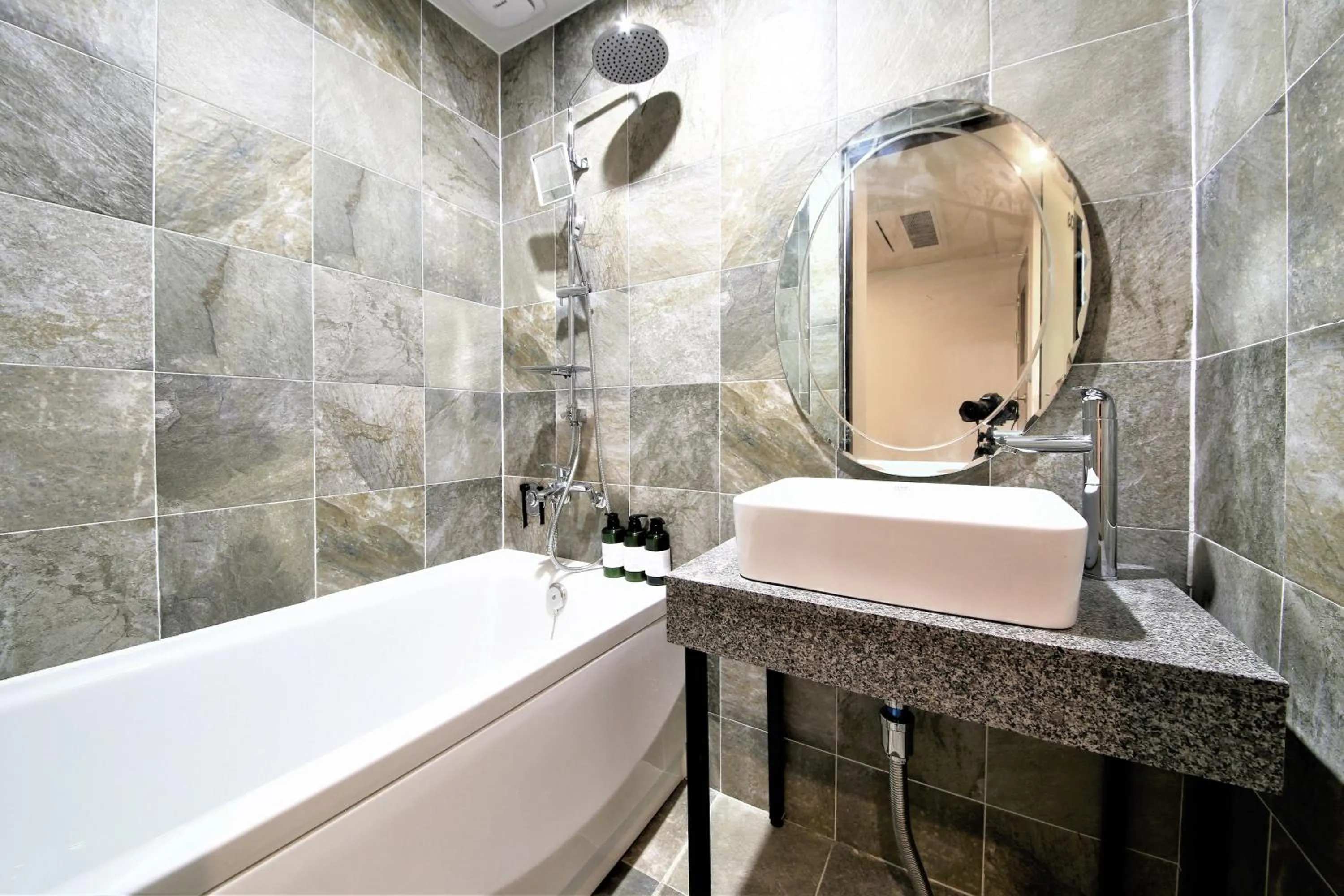 Hot Tub in Busan Station Dino Hotel