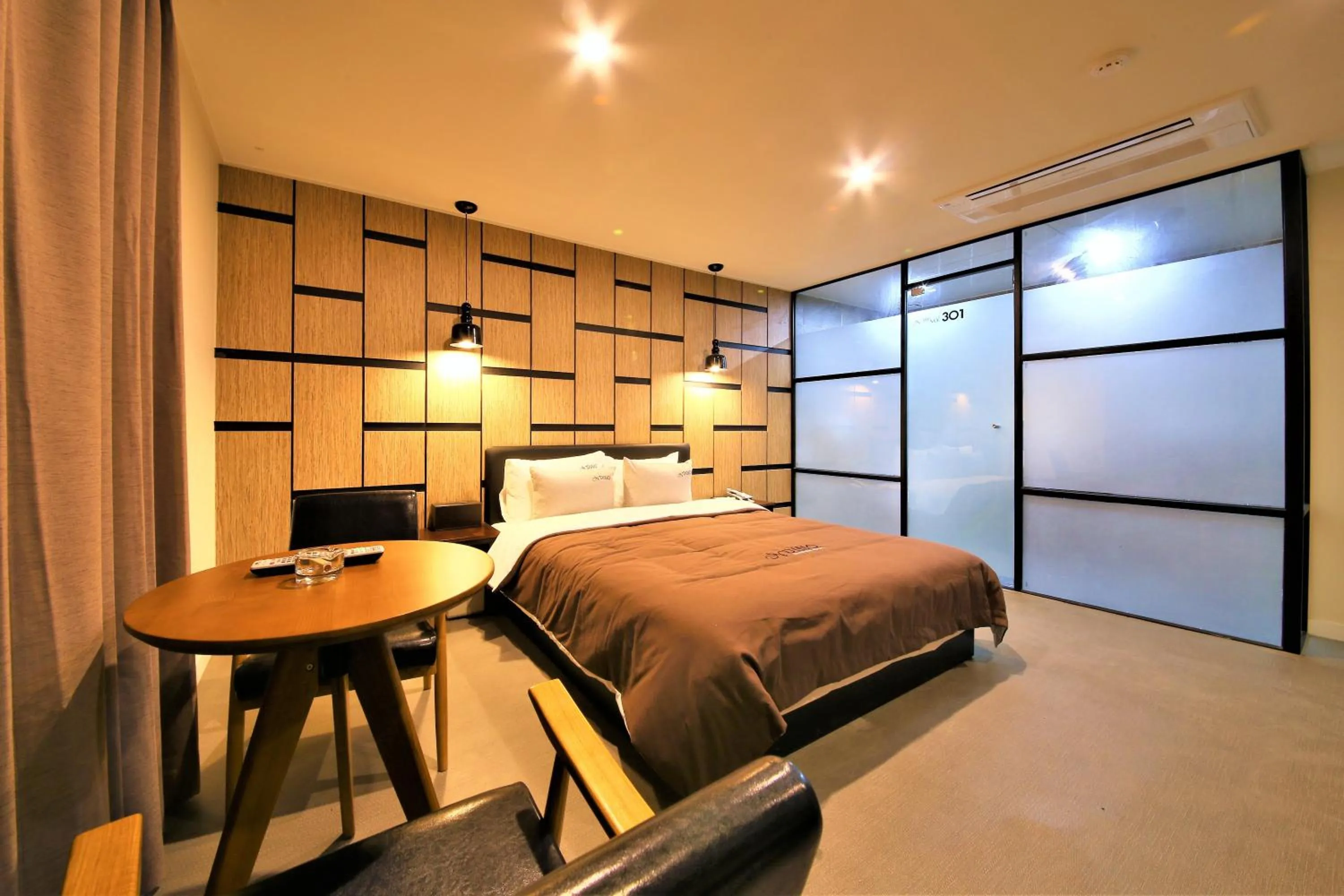 Decorative detail, Bed in Busan Station Dino Hotel