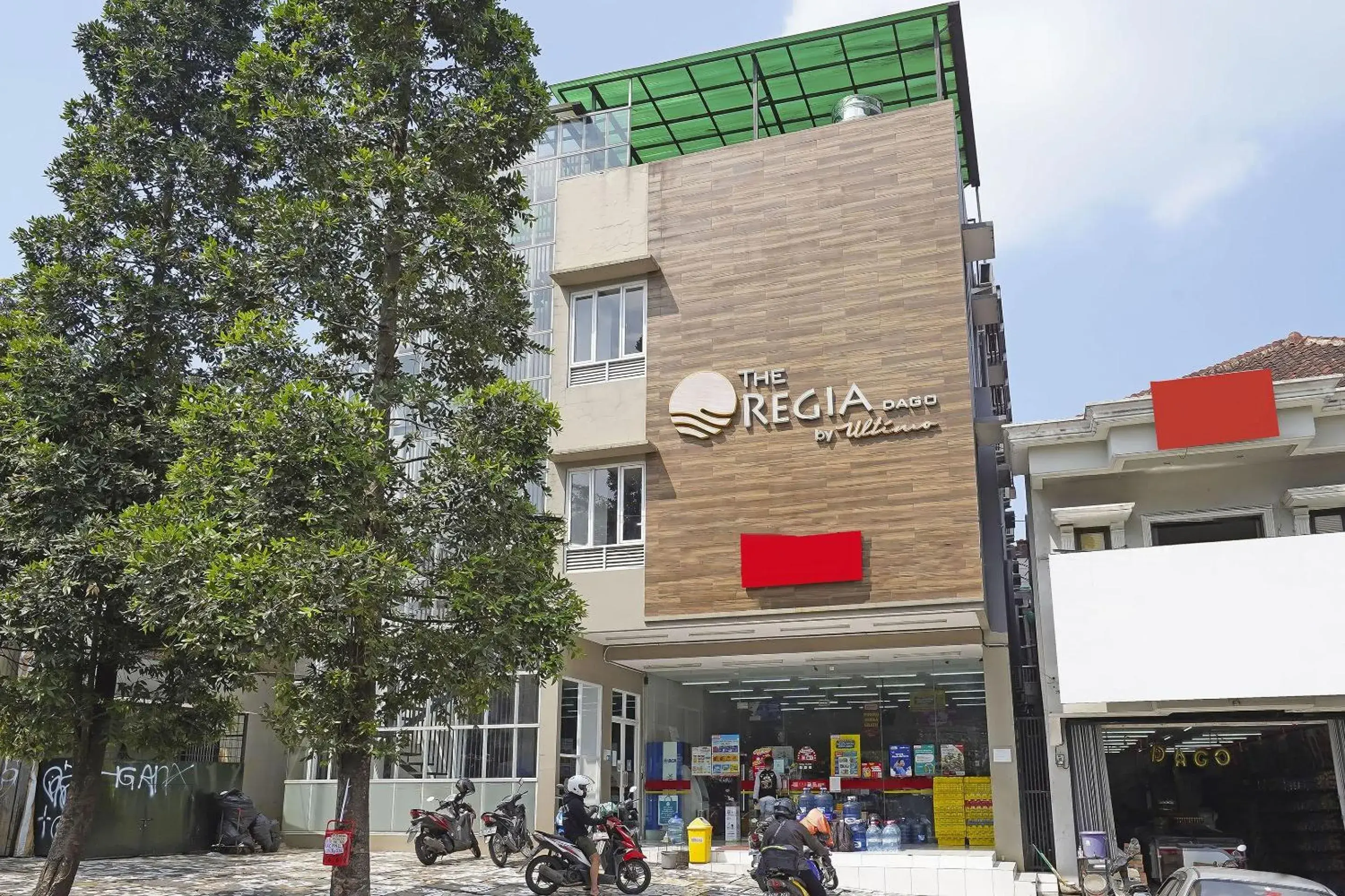 Facade/entrance in Collection O Dago Near Taman Hutan Raya Formerly Regia Dago Facade/entrance in Collection O Dago Near Taman Hutan Raya Formerly Regia Dago