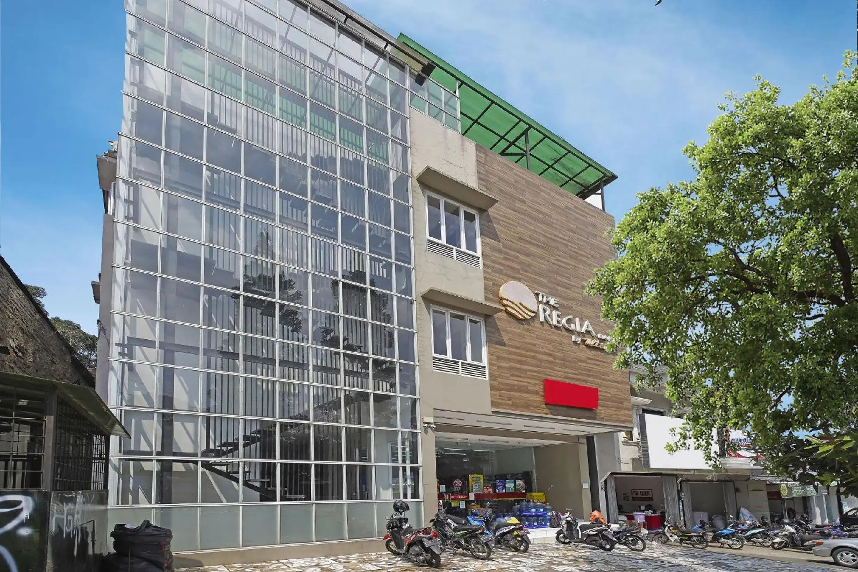 Facade/entrance in Collection O Dago Near Taman Hutan Raya Formerly Regia Dago Facade/entrance in Collection O Dago Near Taman Hutan Raya Formerly Regia Dago