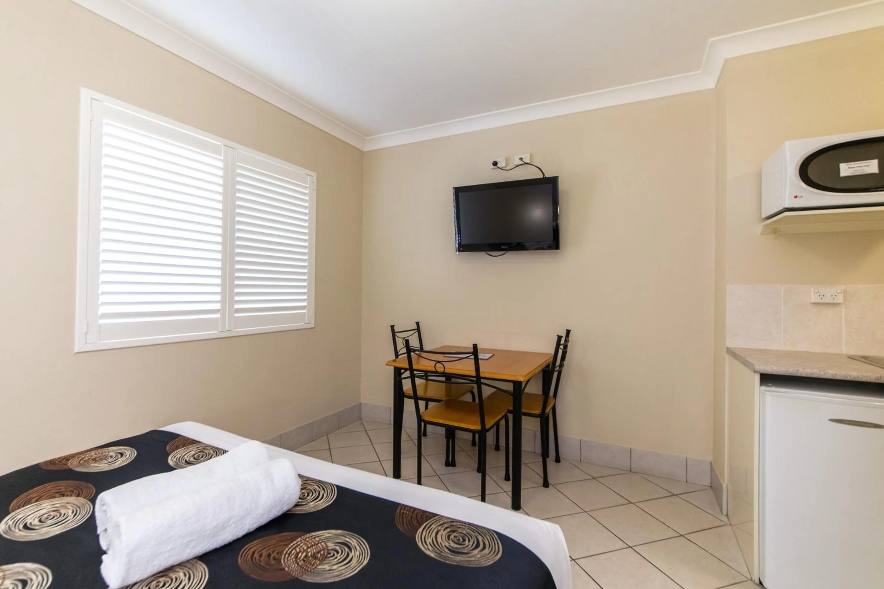 Bed in Villa Capri Motel