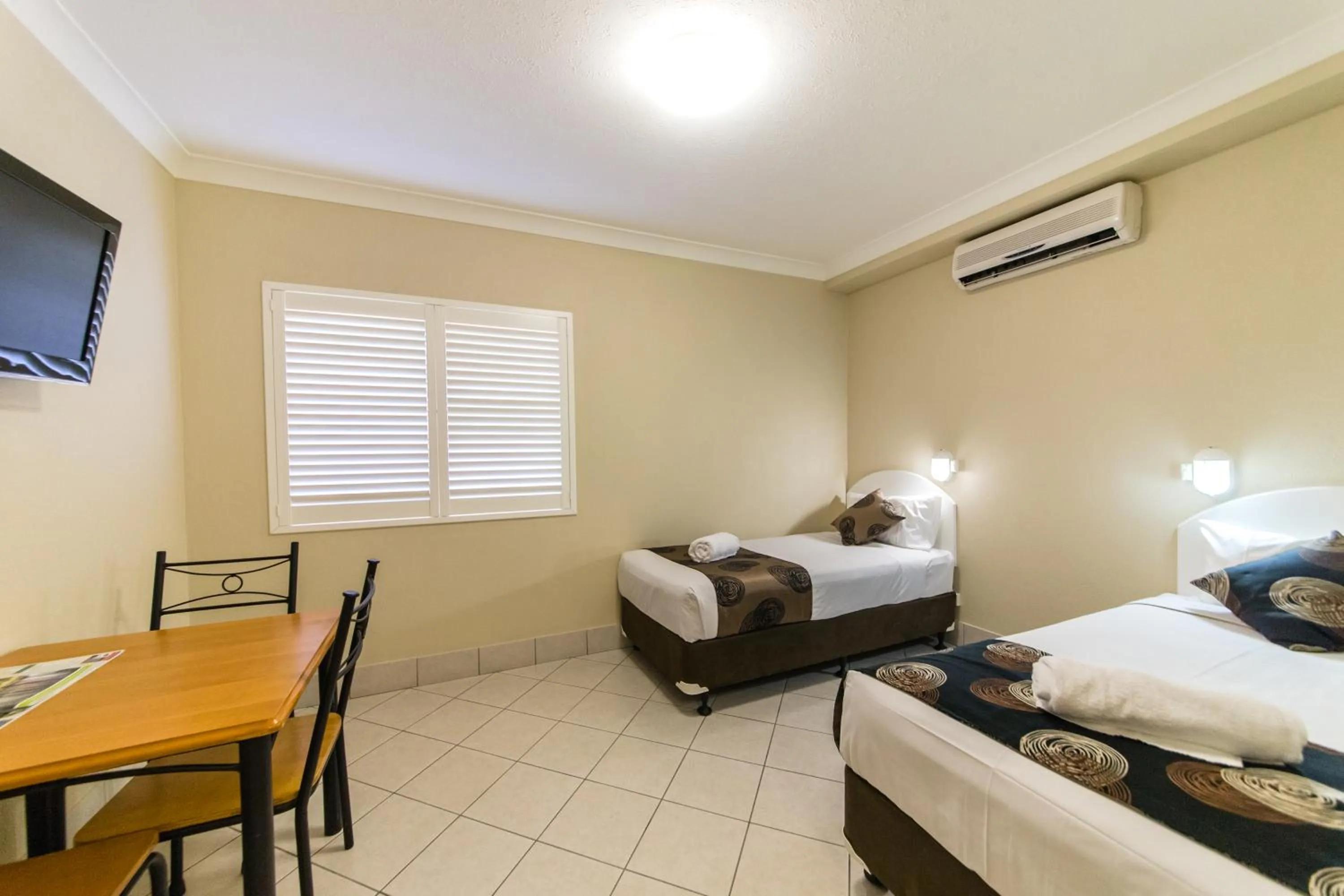 Bed in Villa Capri Motel