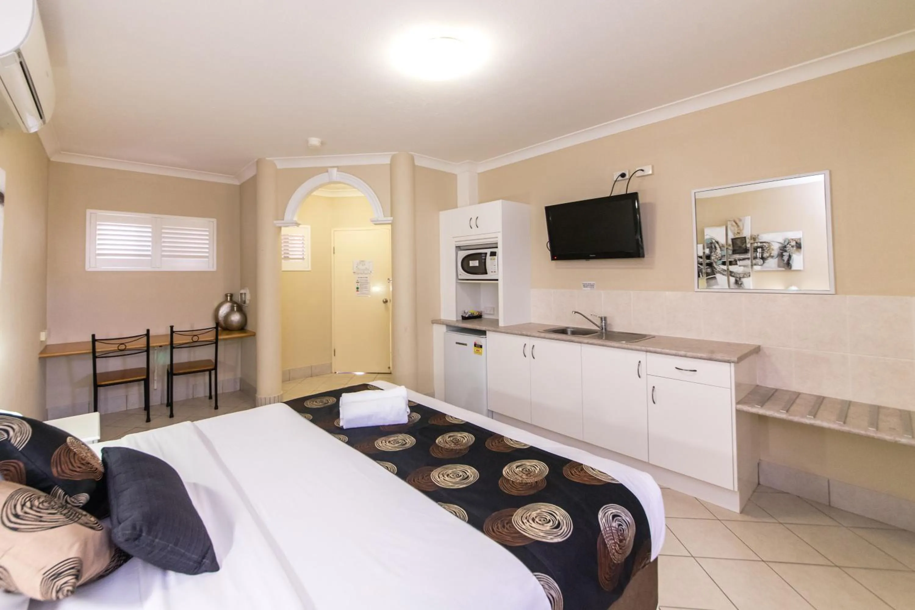 TV and multimedia, Bed in Villa Capri Motel