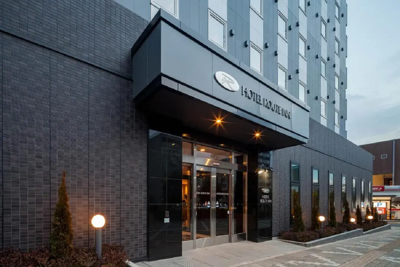 Property building in Hotel Route-Inn Higashihiroshima Saijo Ekimae Property building in Hotel Route-Inn Higashihiroshima Saijo Ekimae