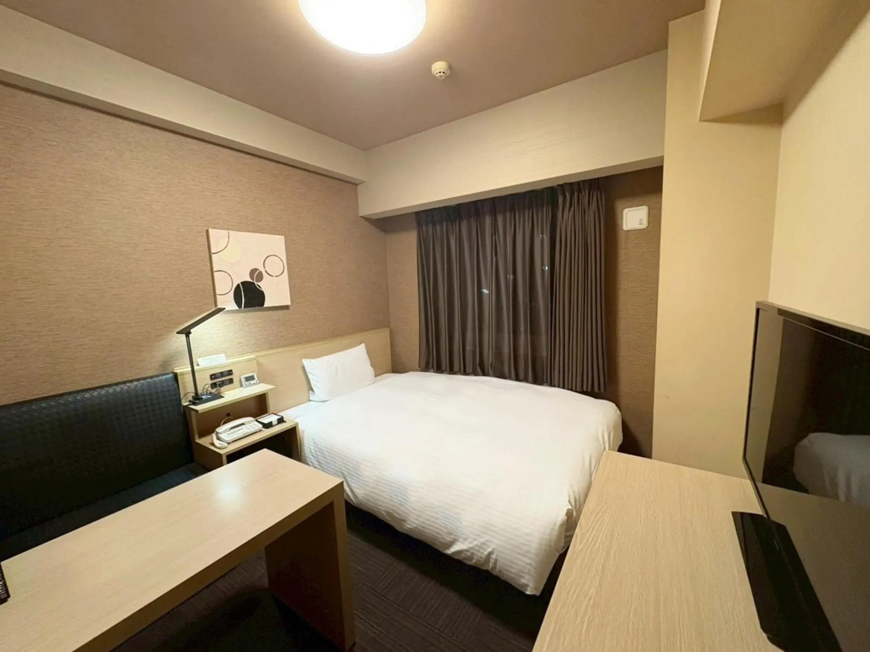 Photo of the whole room, Bed in Hotel Route-Inn Higashihiroshima Saijo Ekimae Photo of the whole room, Bed in Hotel Route-Inn Higashihiroshima Saijo Ekimae