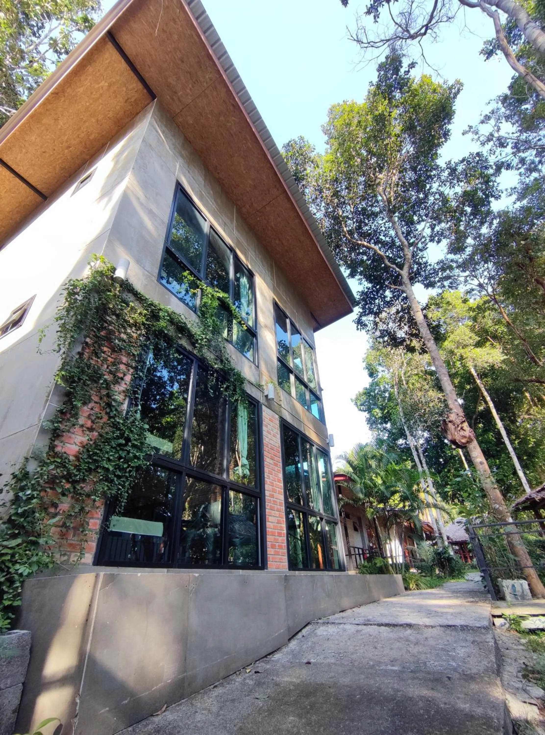 Property building in Blanco Hostel Lanta 18 to 35