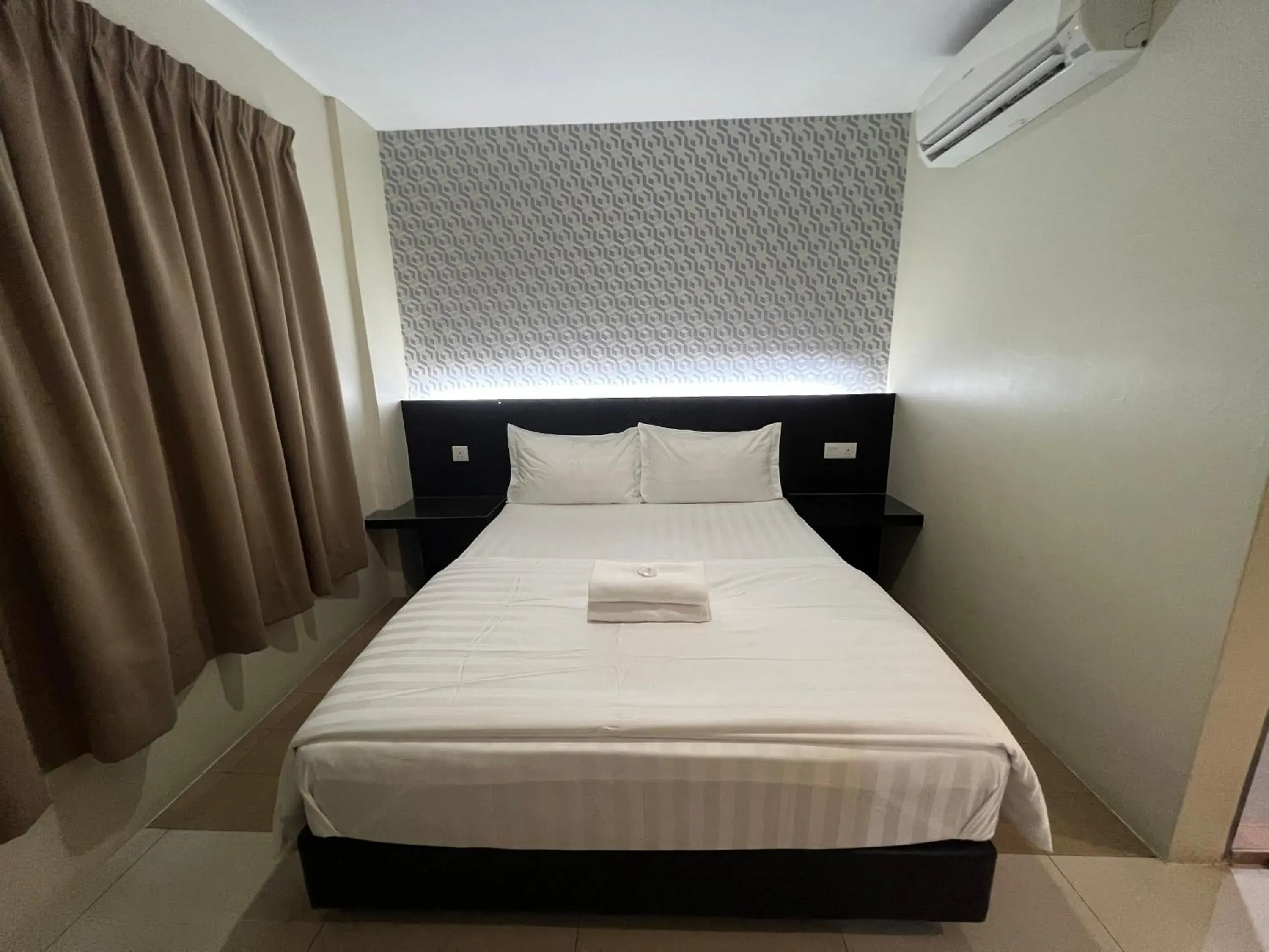 Deluxe Double Room (2 Adults + 1 Child) in Pekan Auto City Budget Hotel Deluxe Double Room (2 Adults + 1 Child) in Pekan Auto City Budget Hotel