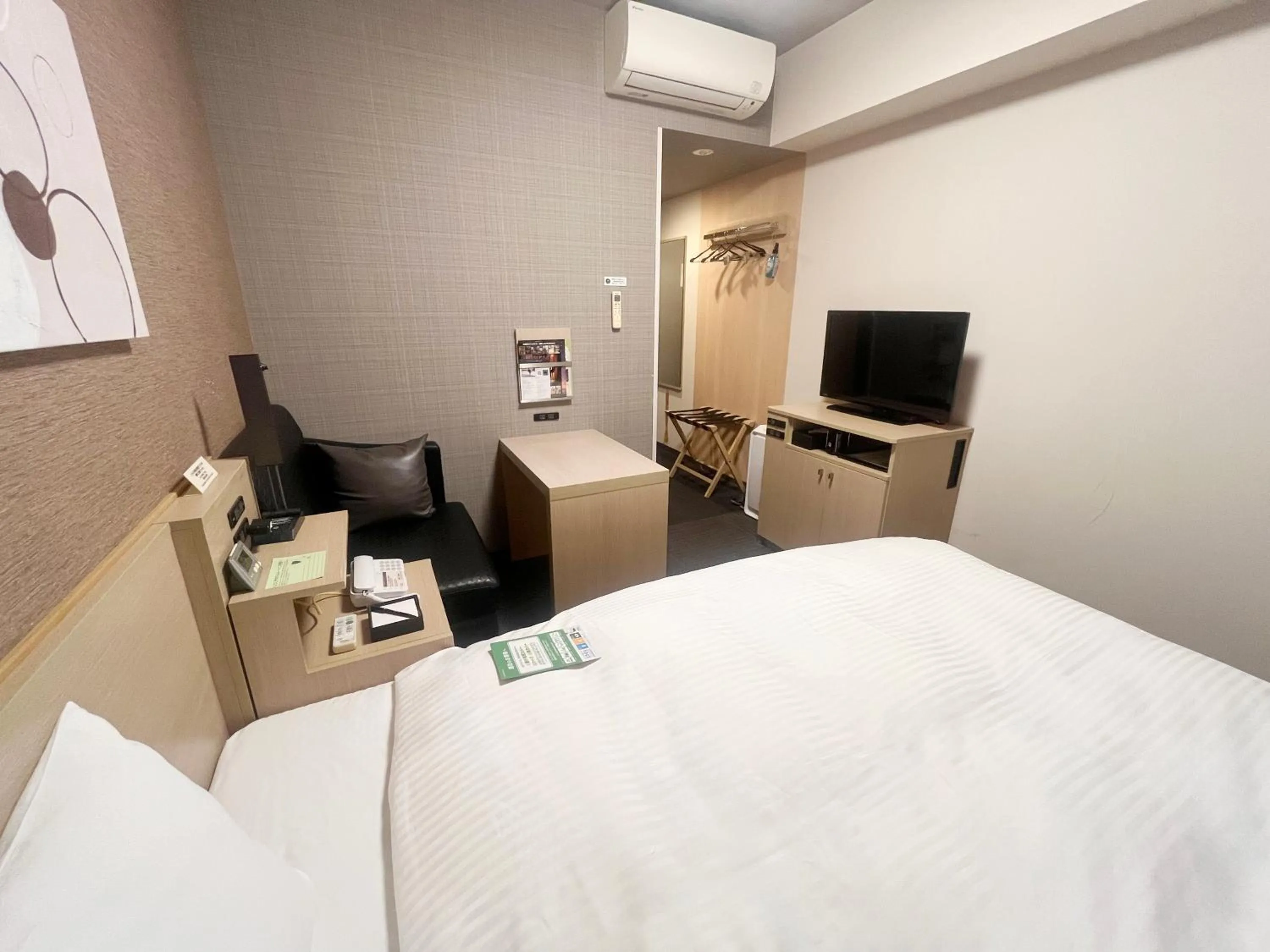 Photo of the whole room, Bed in ​Hotel Route-Inn Ube​