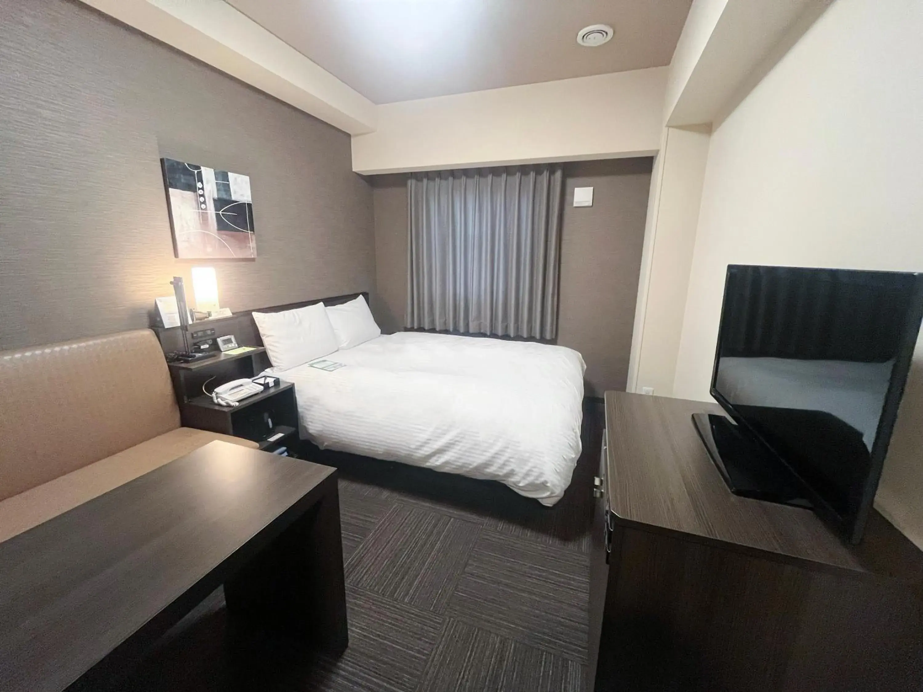 Comfort Double Room with Small Double Bed - single occupancy - Non-Smoking in Hotel Route-Inn Ube Comfort Double Room with Small Double Bed - single occupancy - Non-Smoking in Hotel Route-Inn Ube