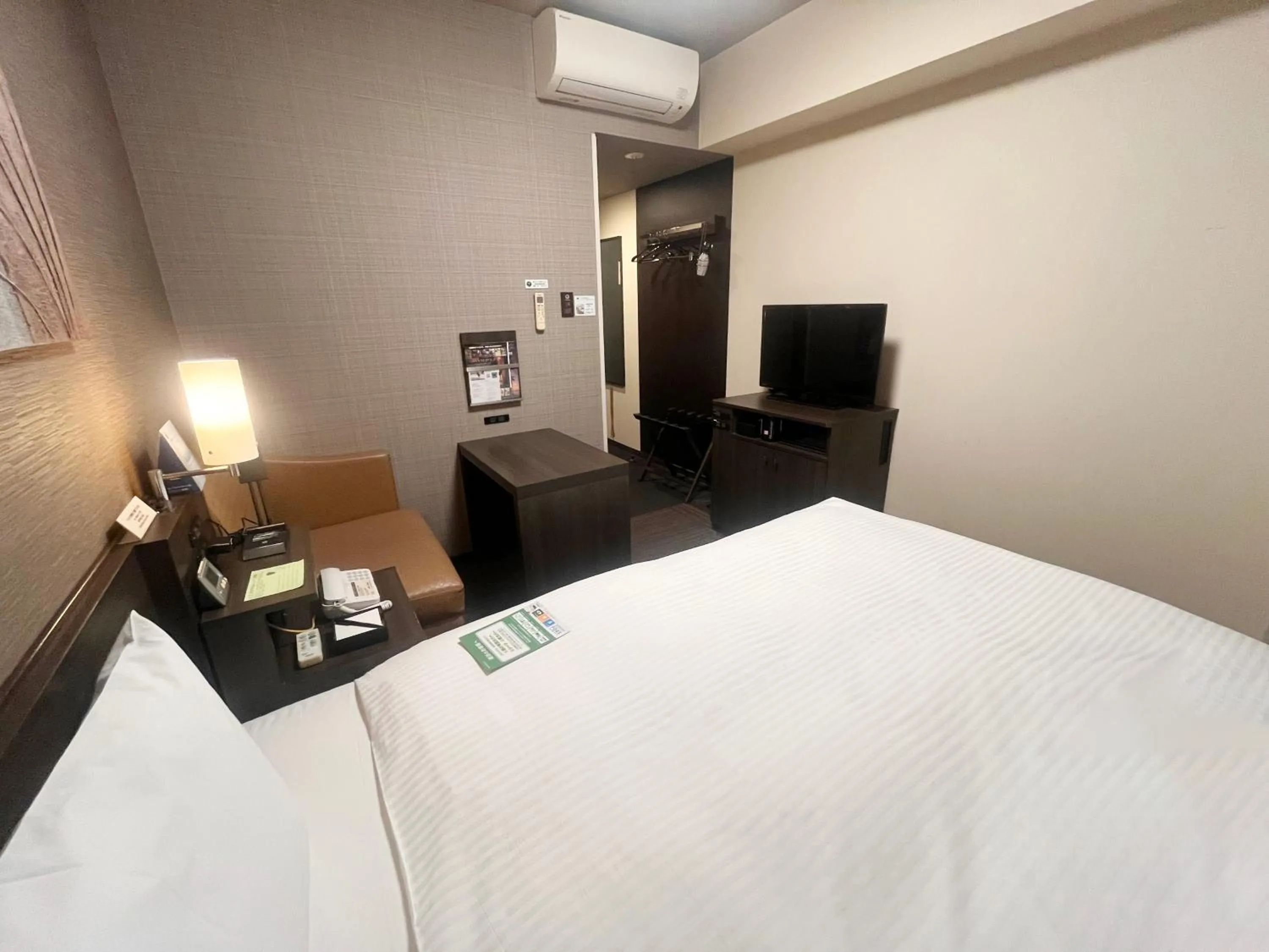 Photo of the whole room, Bed in ​Hotel Route-Inn Ube​