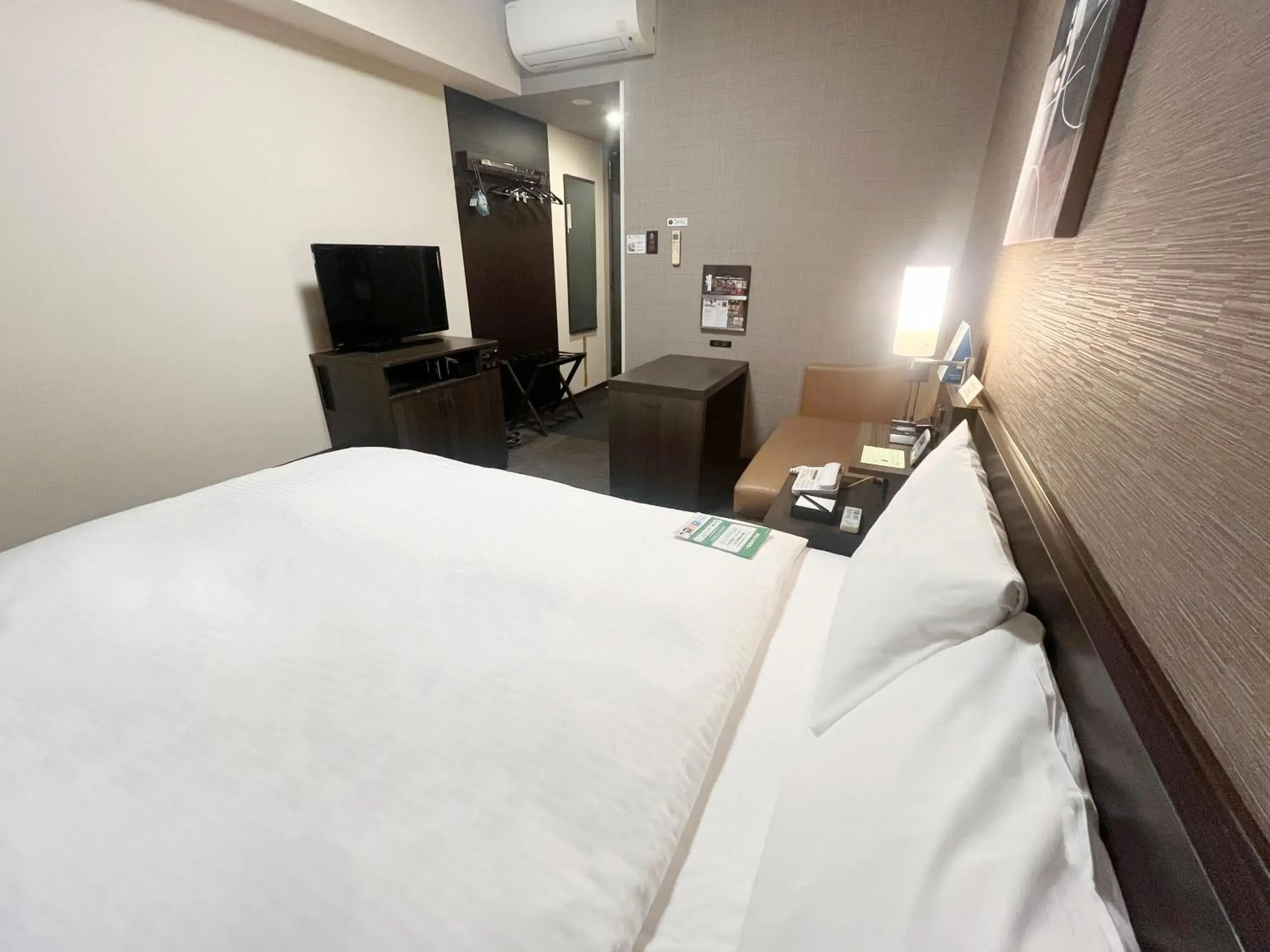 Comfort Double Room with Small Double Bed - single occupancy - Smoking in Hotel Route-Inn Ube Comfort Double Room with Small Double Bed - single occupancy - Smoking in Hotel Route-Inn Ube