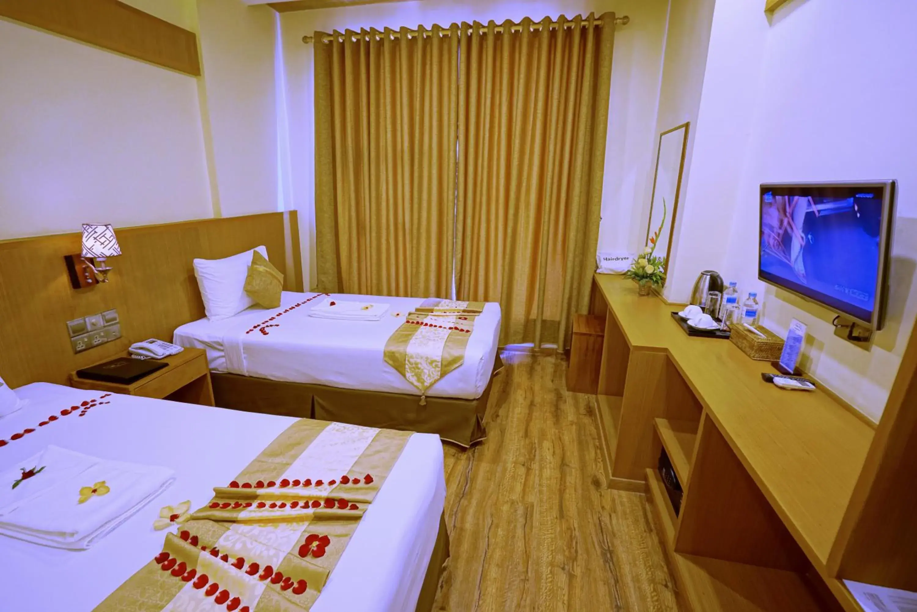 Coffee/tea facilities, Bed in The Hotel Nova Coffee/tea facilities, Bed in The Hotel Nova