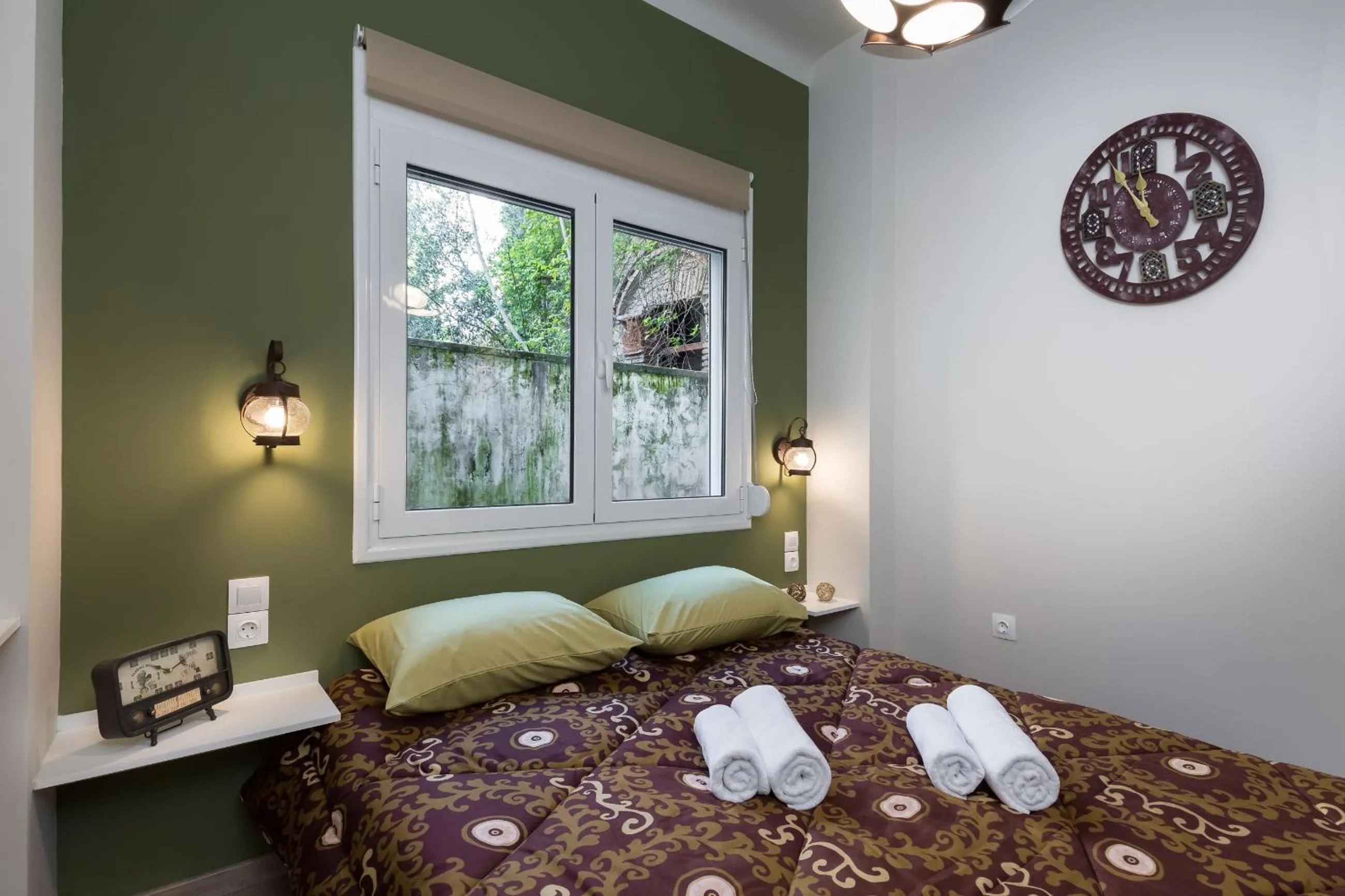 Bed in Vintage Apartment in the Heart of Plaka