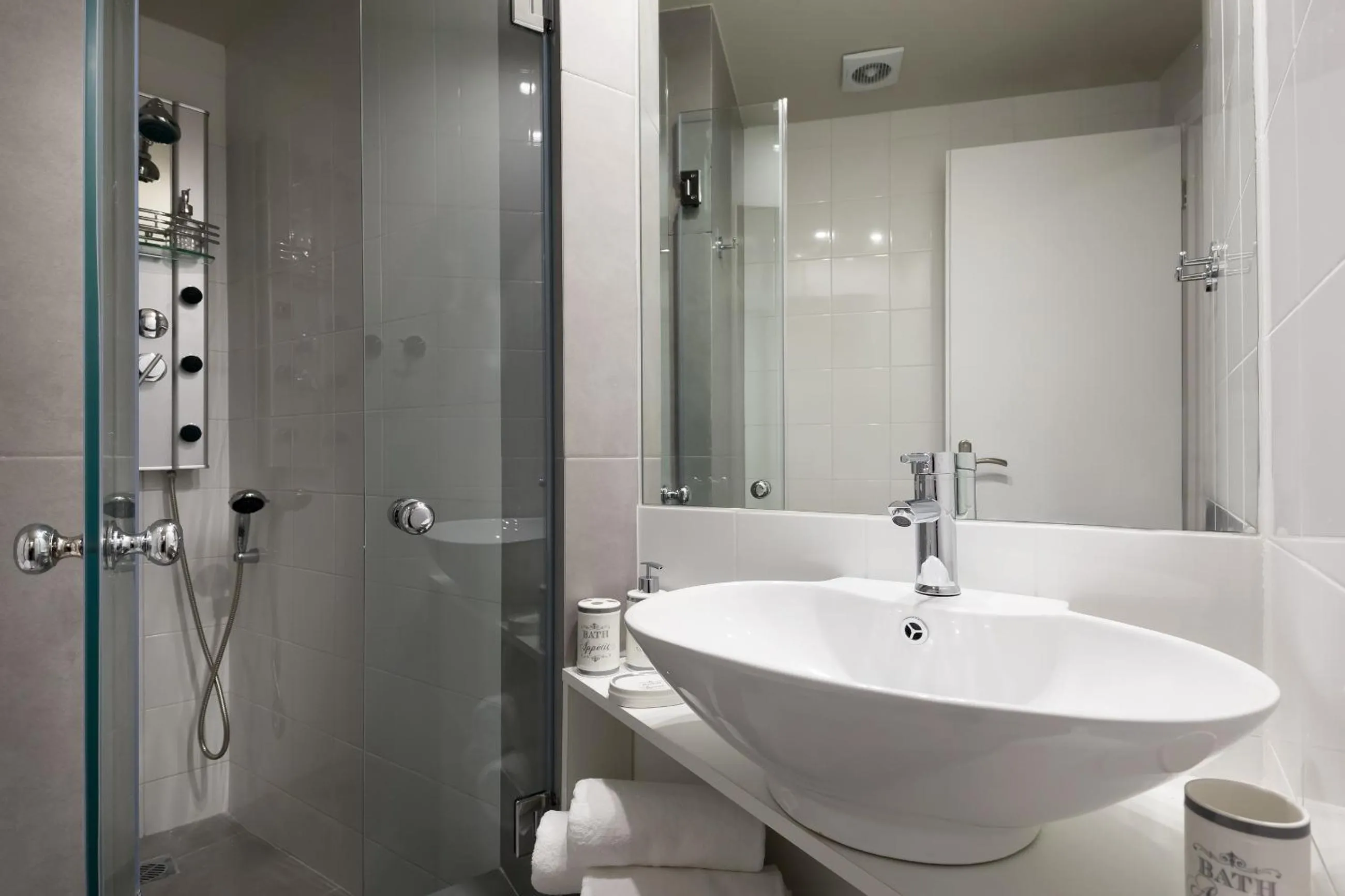 Bathroom in Vintage Apartment in the Heart of Plaka