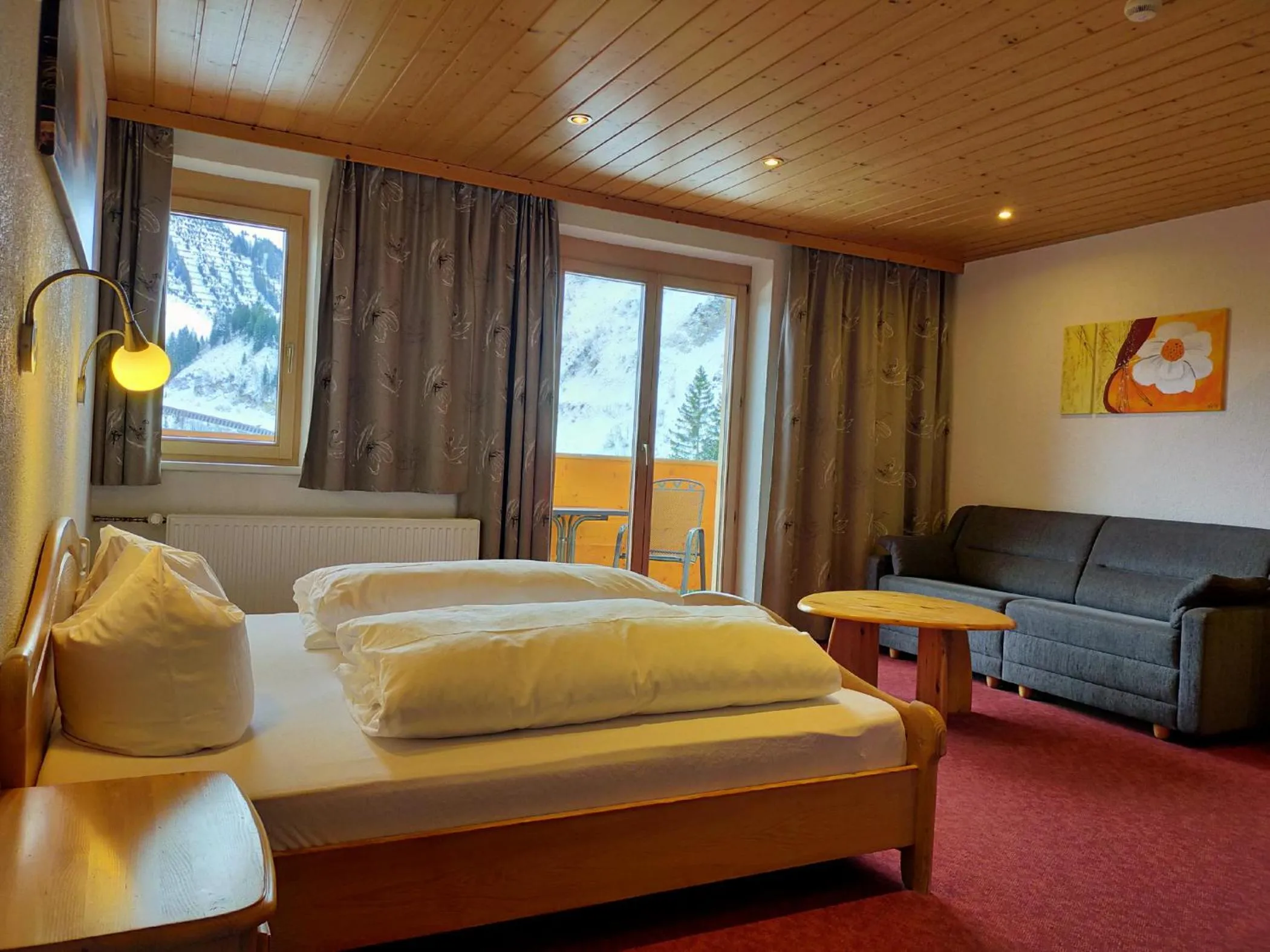 Photo of the whole room, Bed in Pension Edelweiss