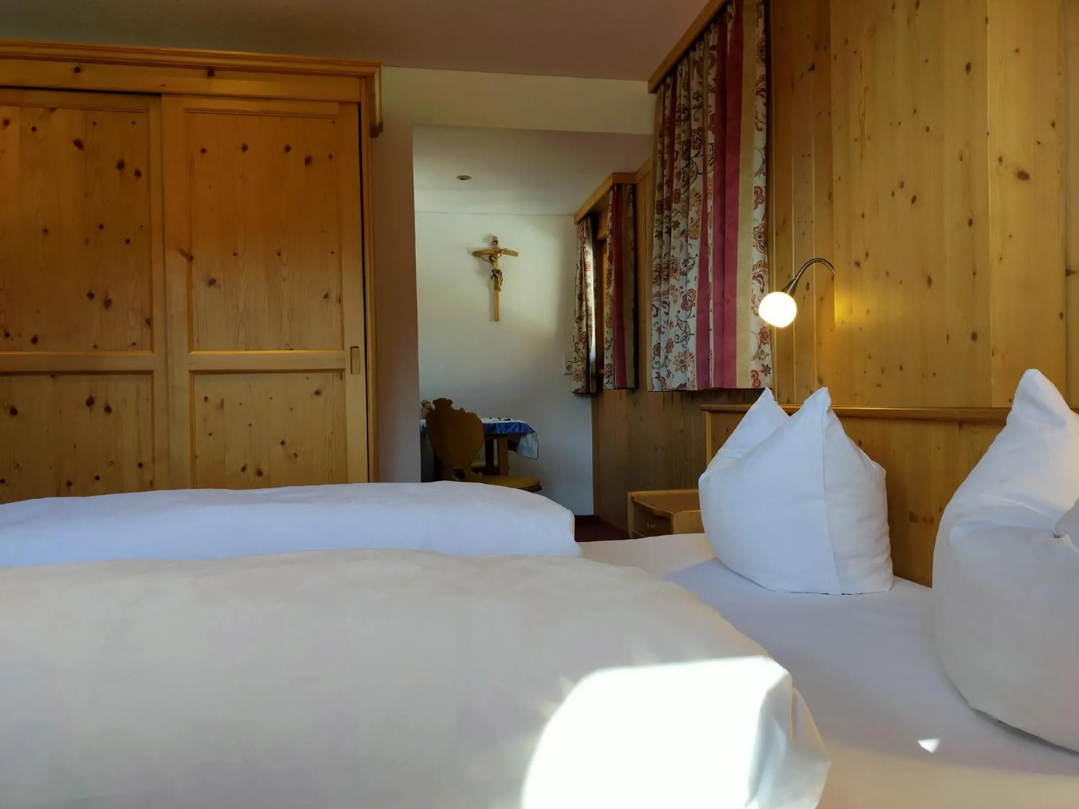 Bedroom, Bed in Pension Edelweiss