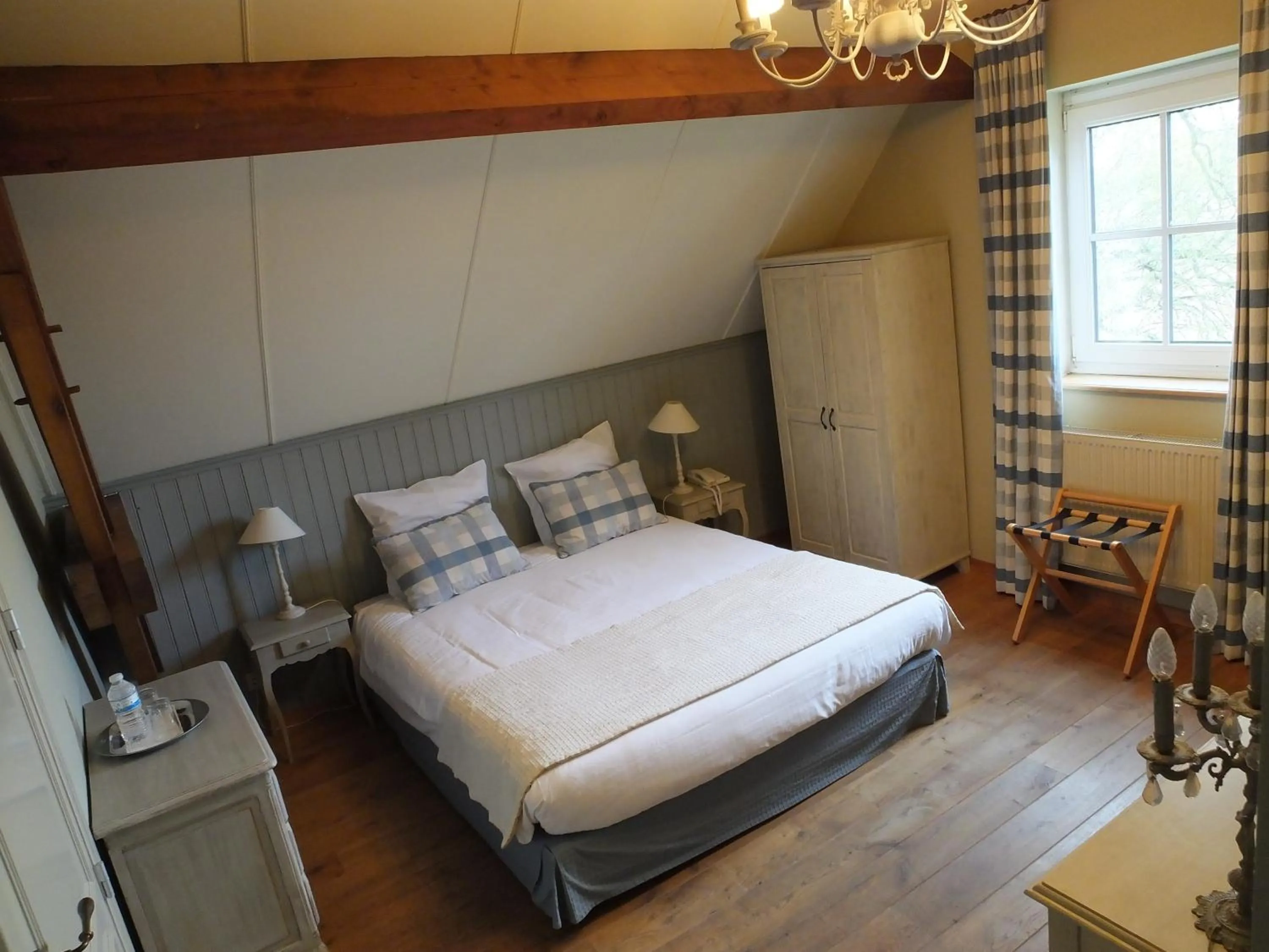 Bedroom, Bed in Hostellerie au Coeur du Spinois